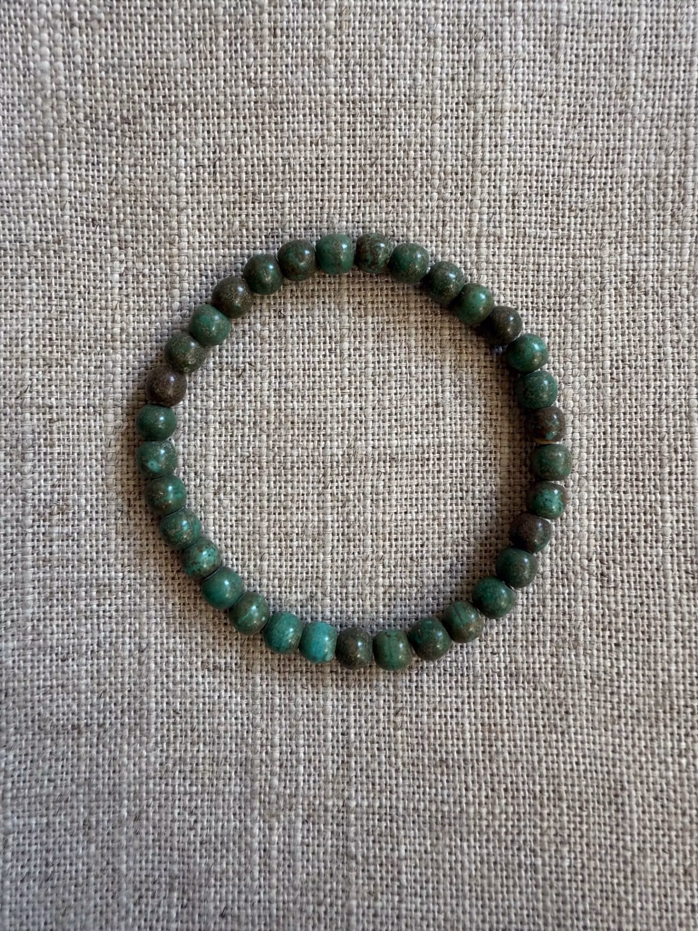 FYND – Armband, turkos-/grönfärgad howlit