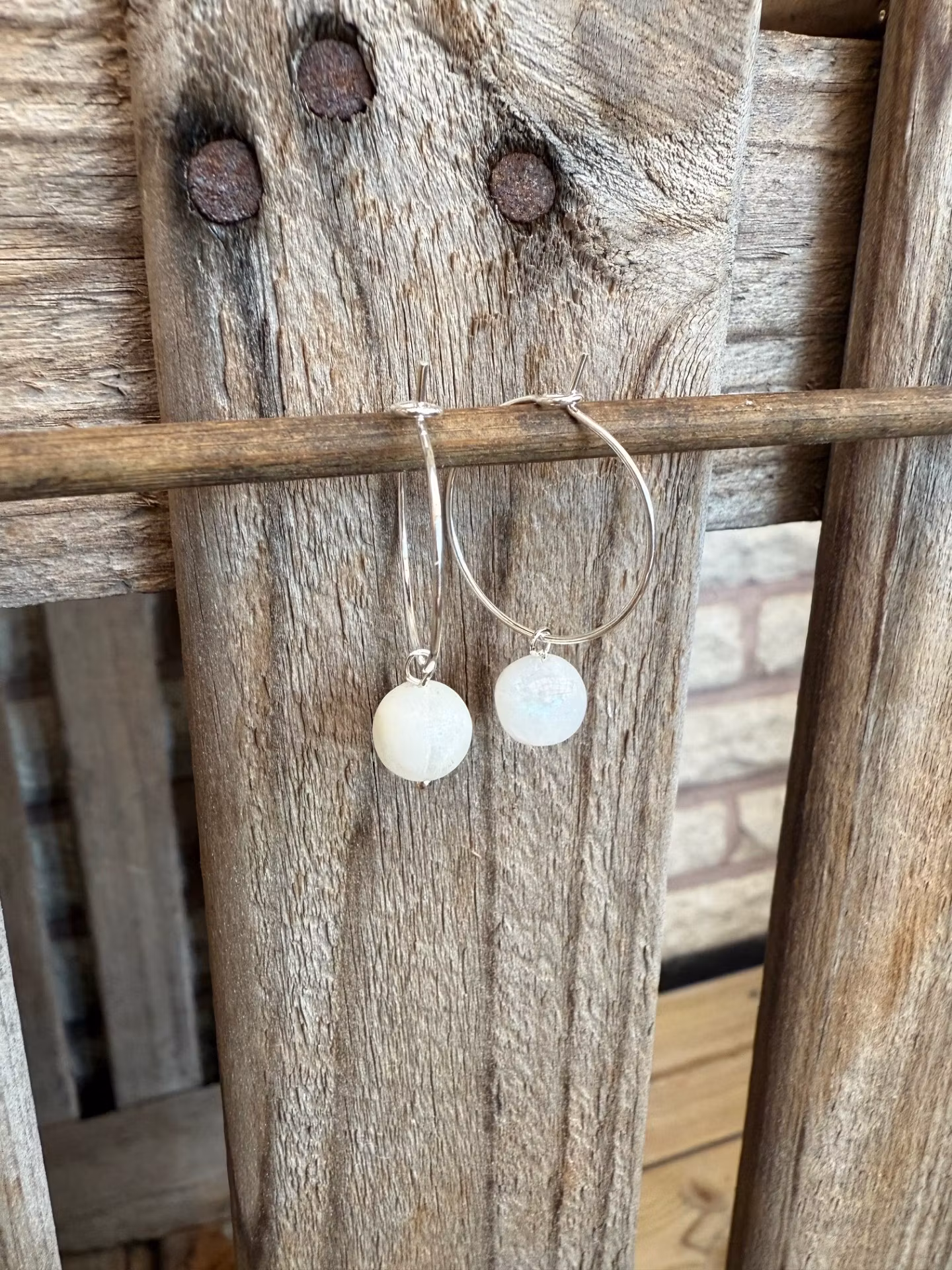 Örhängen – Regnbågsmånsten, rund