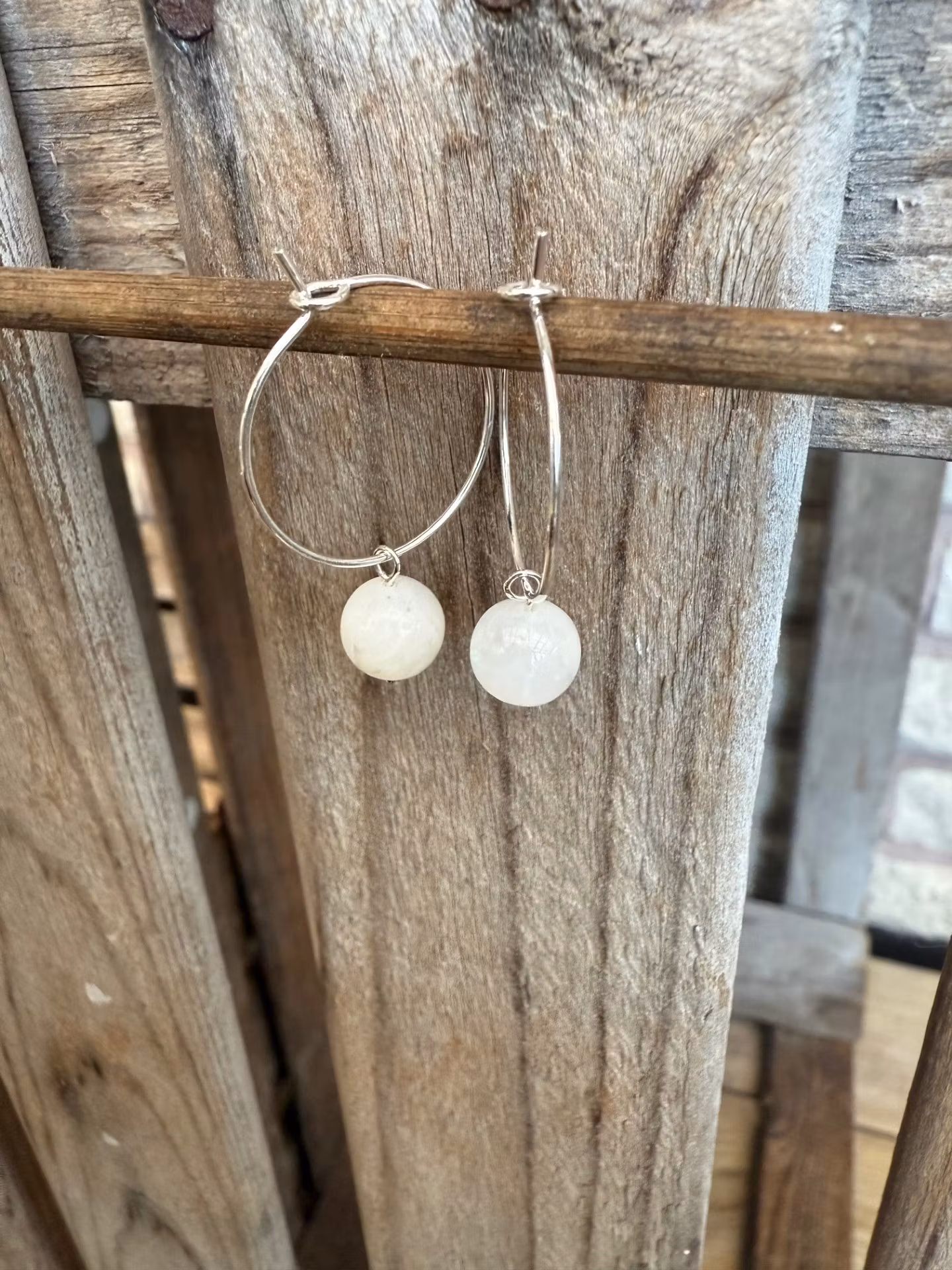 Örhängen – Regnbågsmånsten, rund