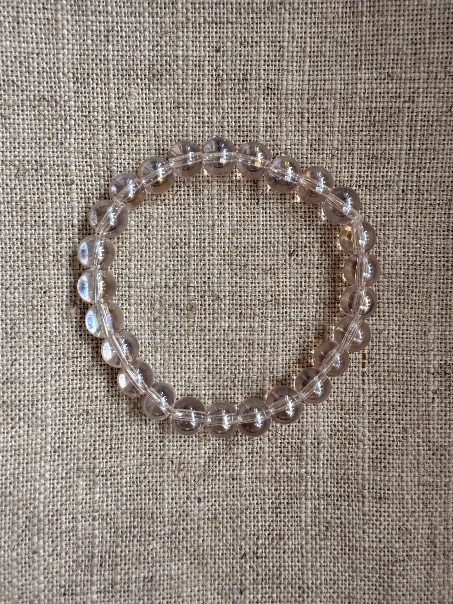 FYND – Armband, ljusrosa glaspärlor