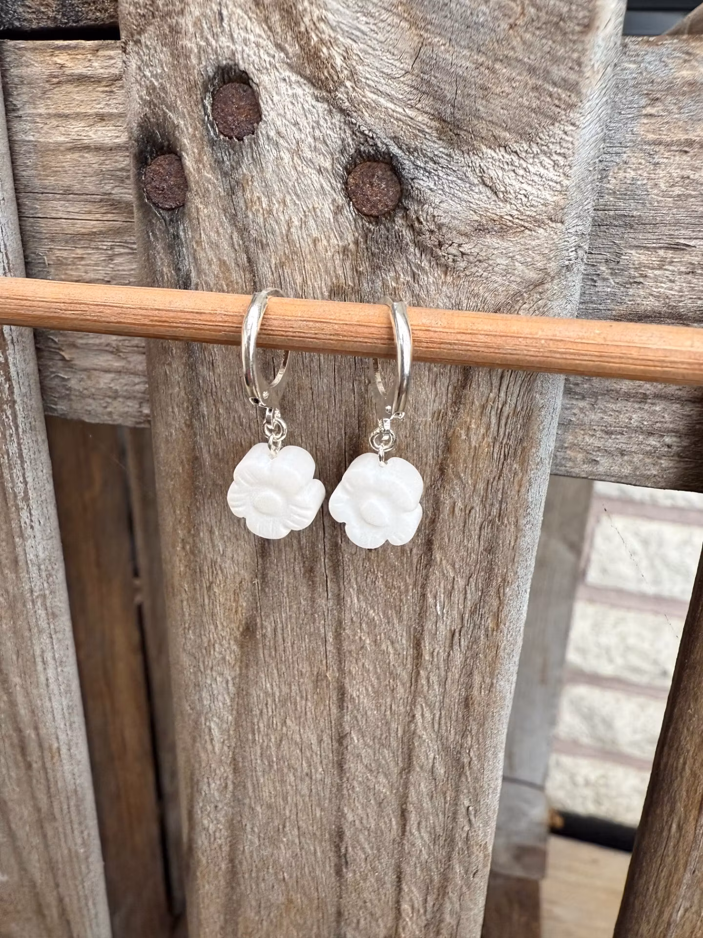 Örhängen – Blommor av jade