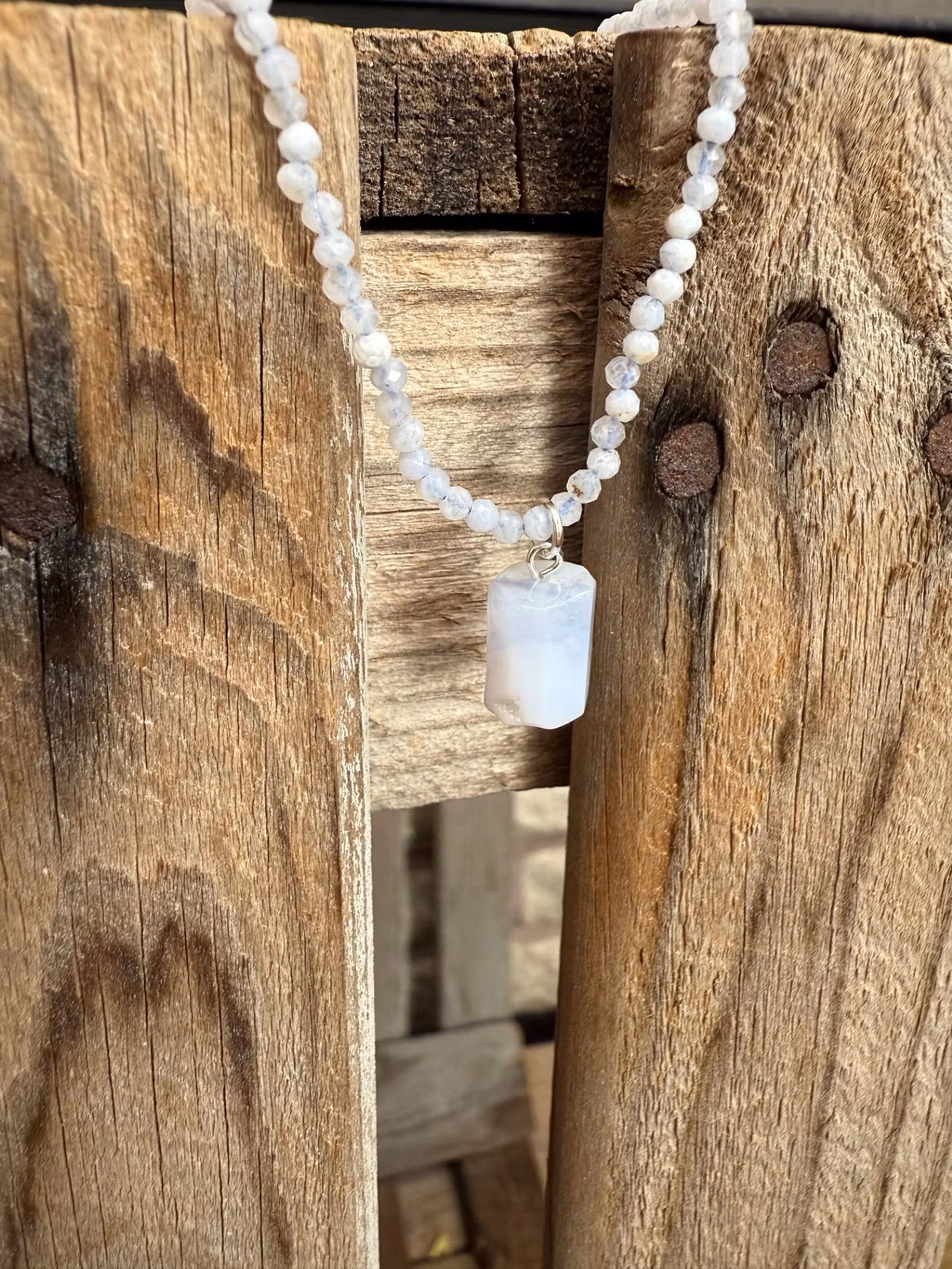 Kort halsband – Facetterad bandagat