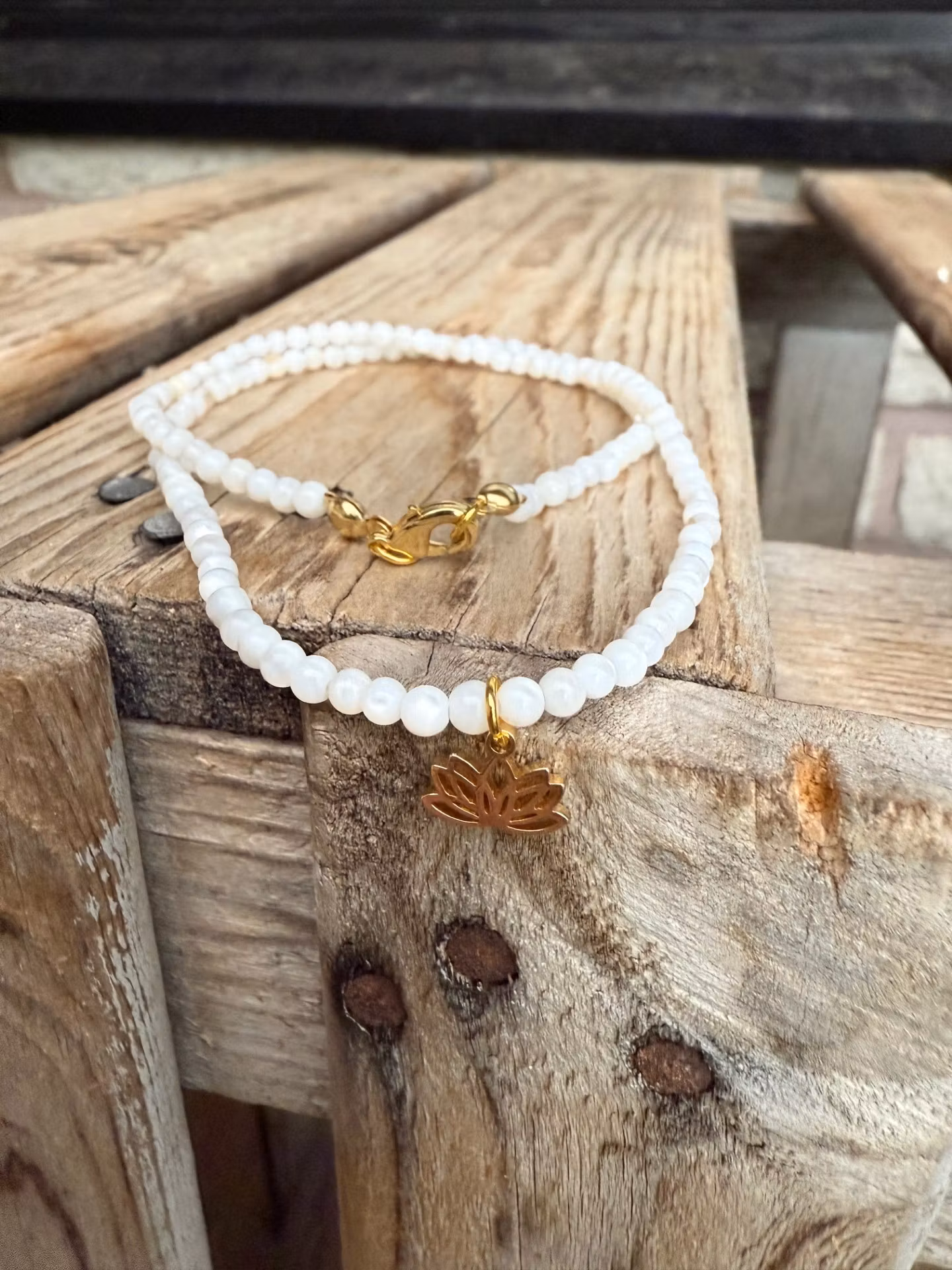 Kort halsband – Snäckskalspärlor