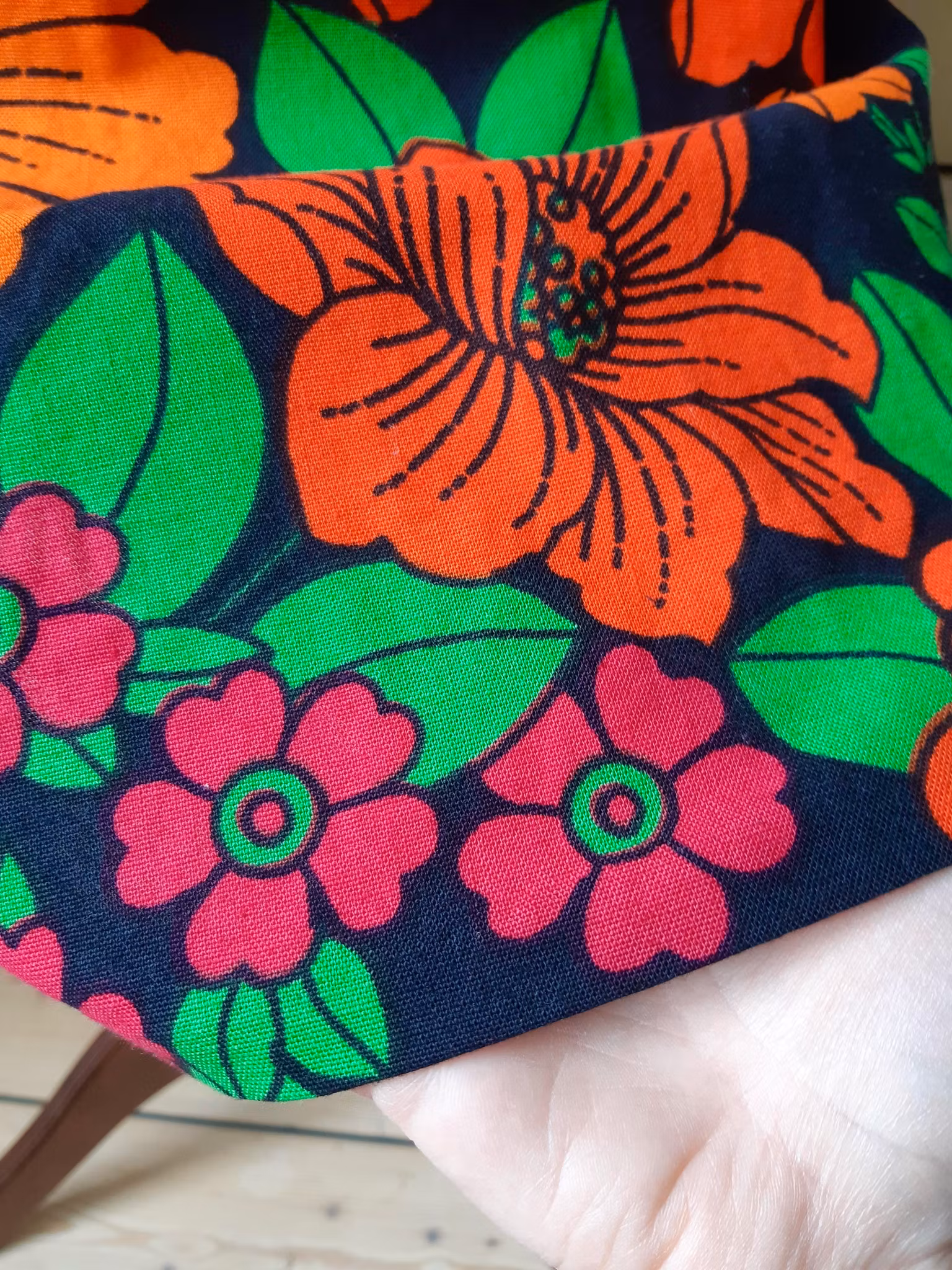 Modell Ingrid - blomstersaga