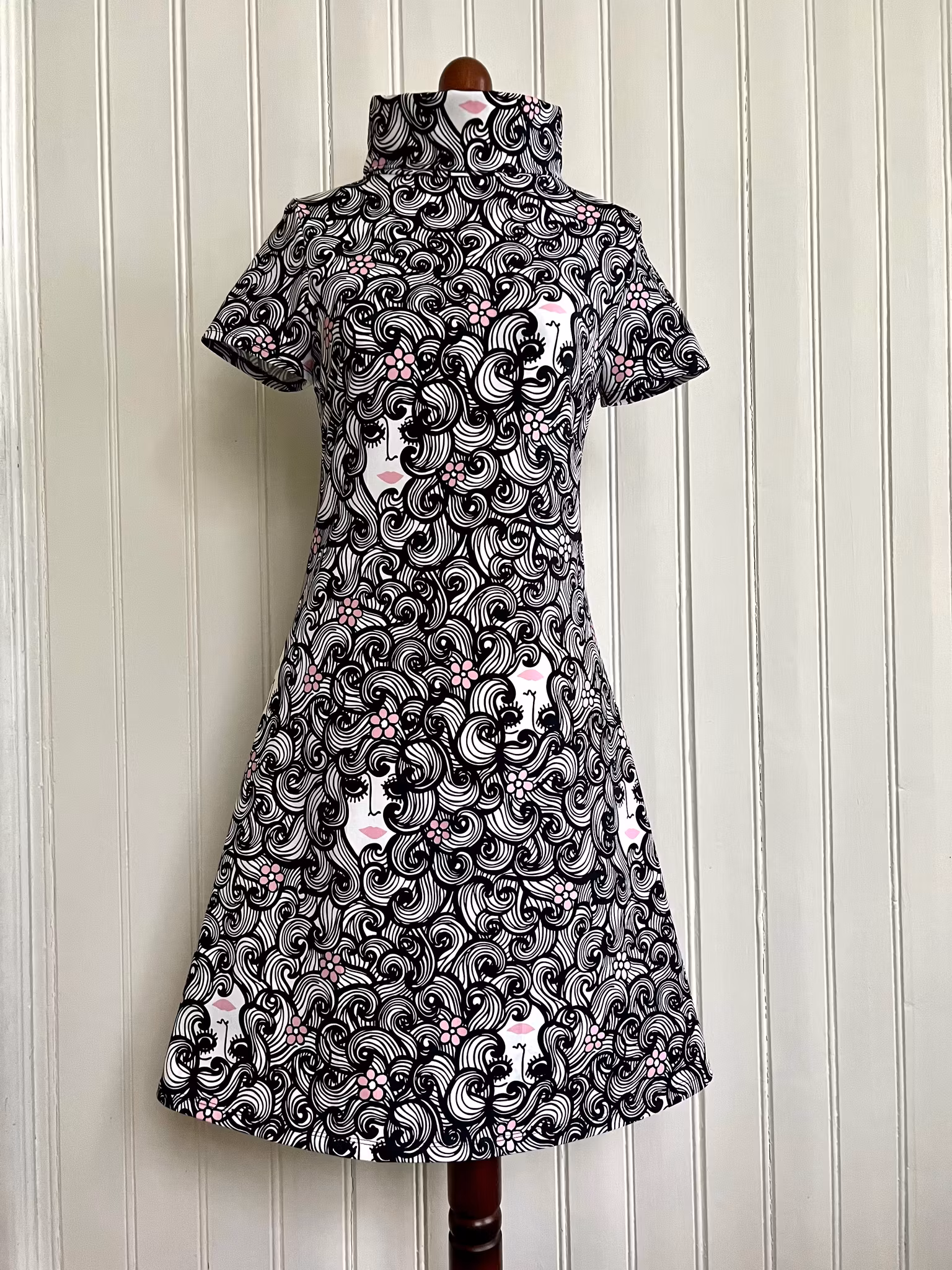 Modell Ingrid - retrolockar