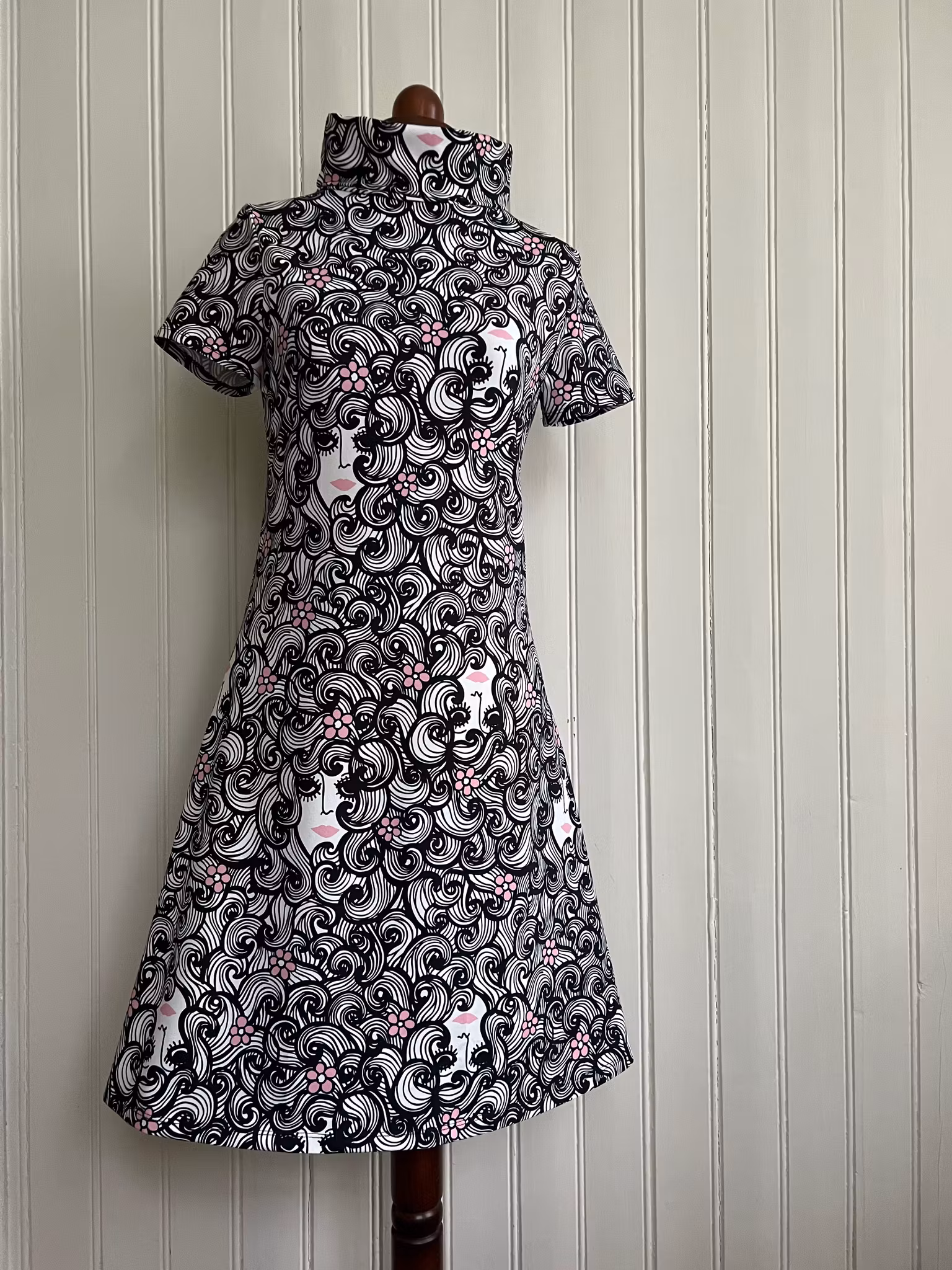 Modell Ingrid - retrolockar