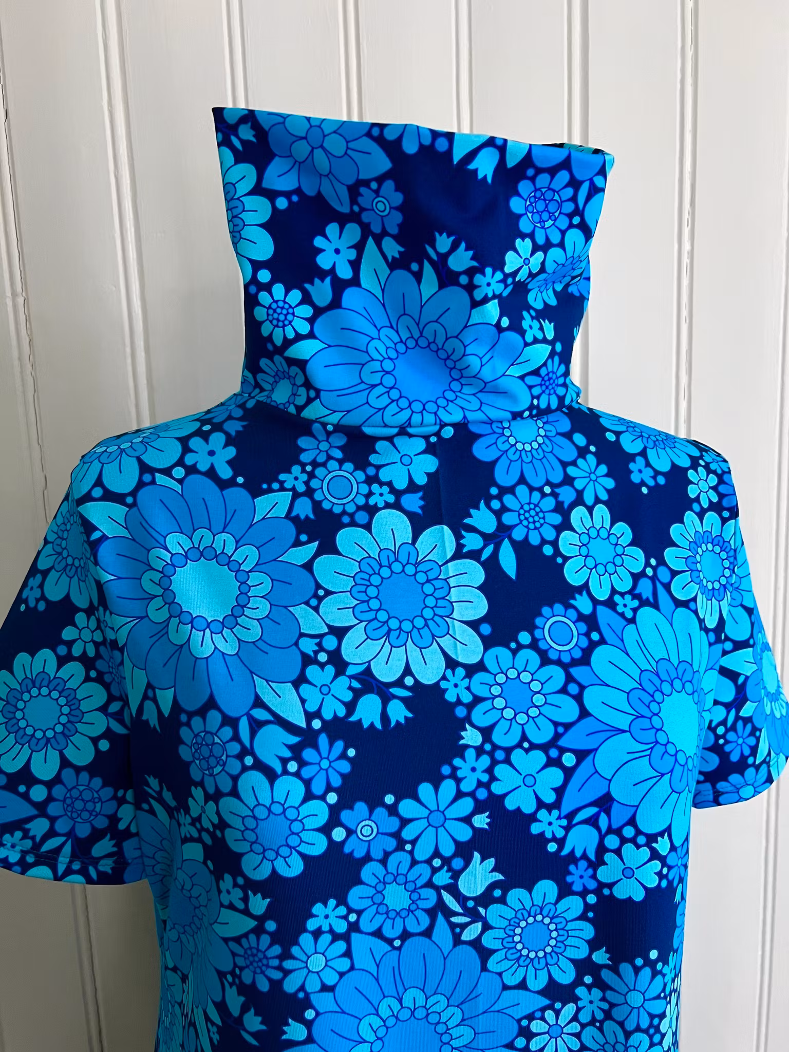 Modell Ingrid - blue Blossom