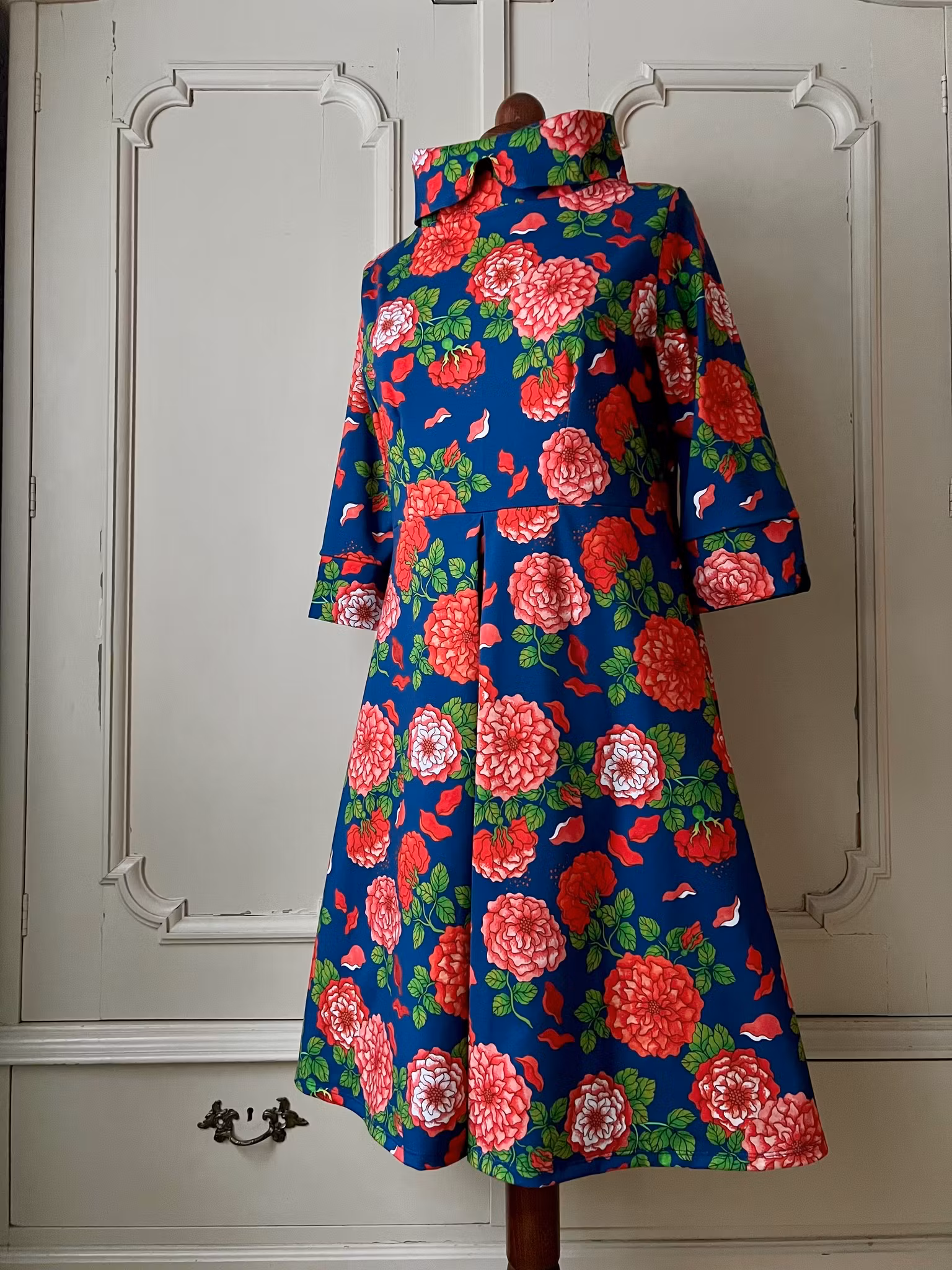 Roses in red and blue