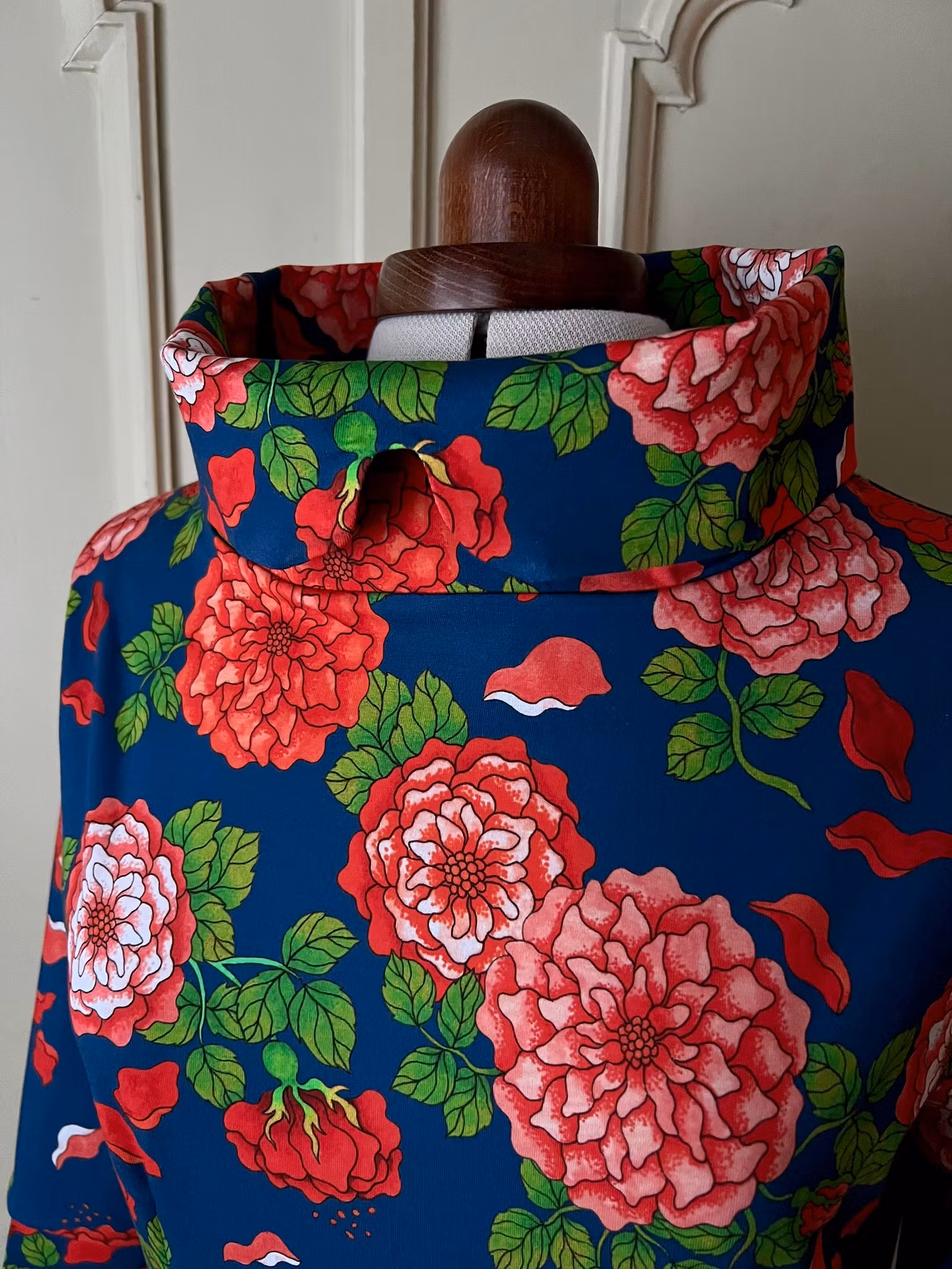 Roses in red and blue