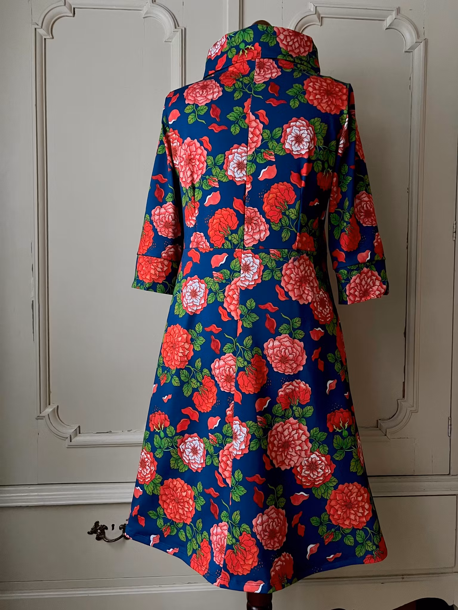 Roses in red and blue