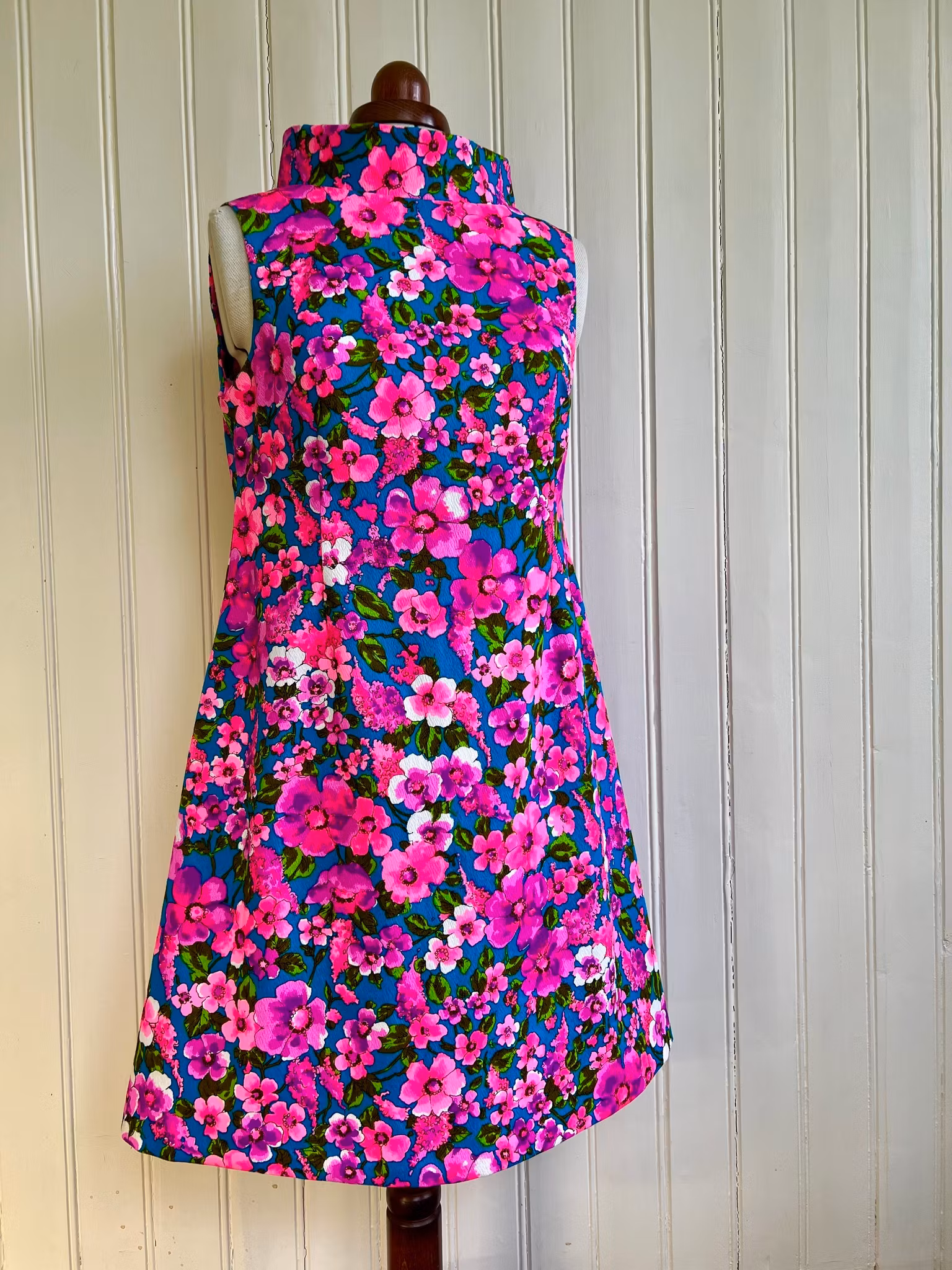Modell Linda - neon flowers