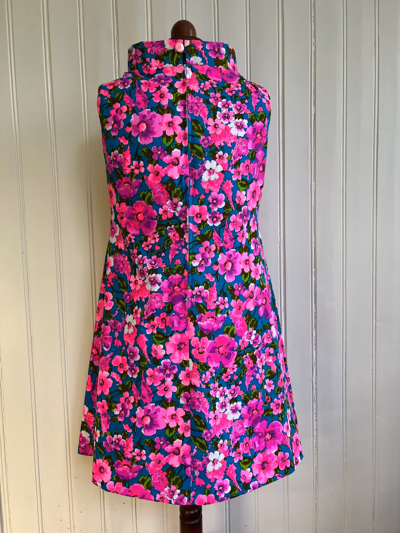 Modell Linda - neon flowers