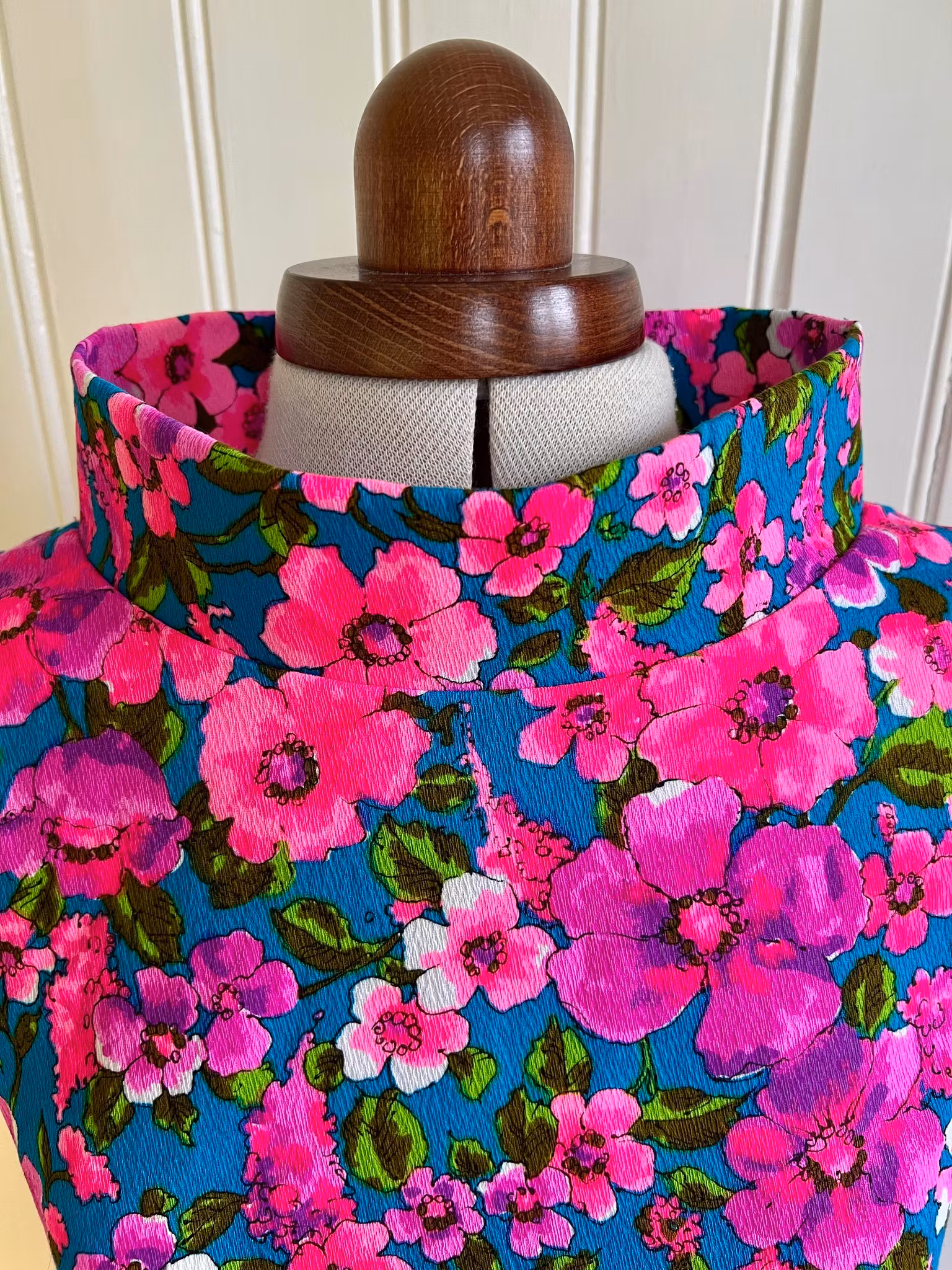 Modell Linda - neon flowers