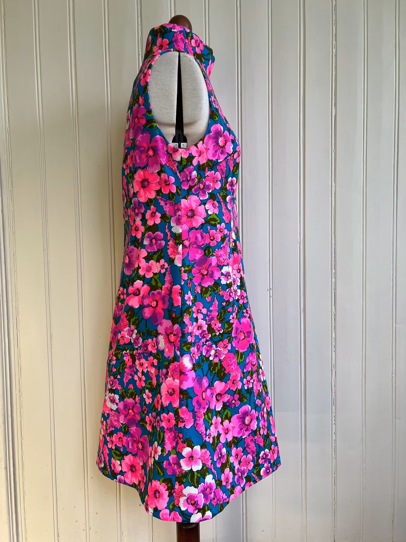 Modell Linda - neon flowers