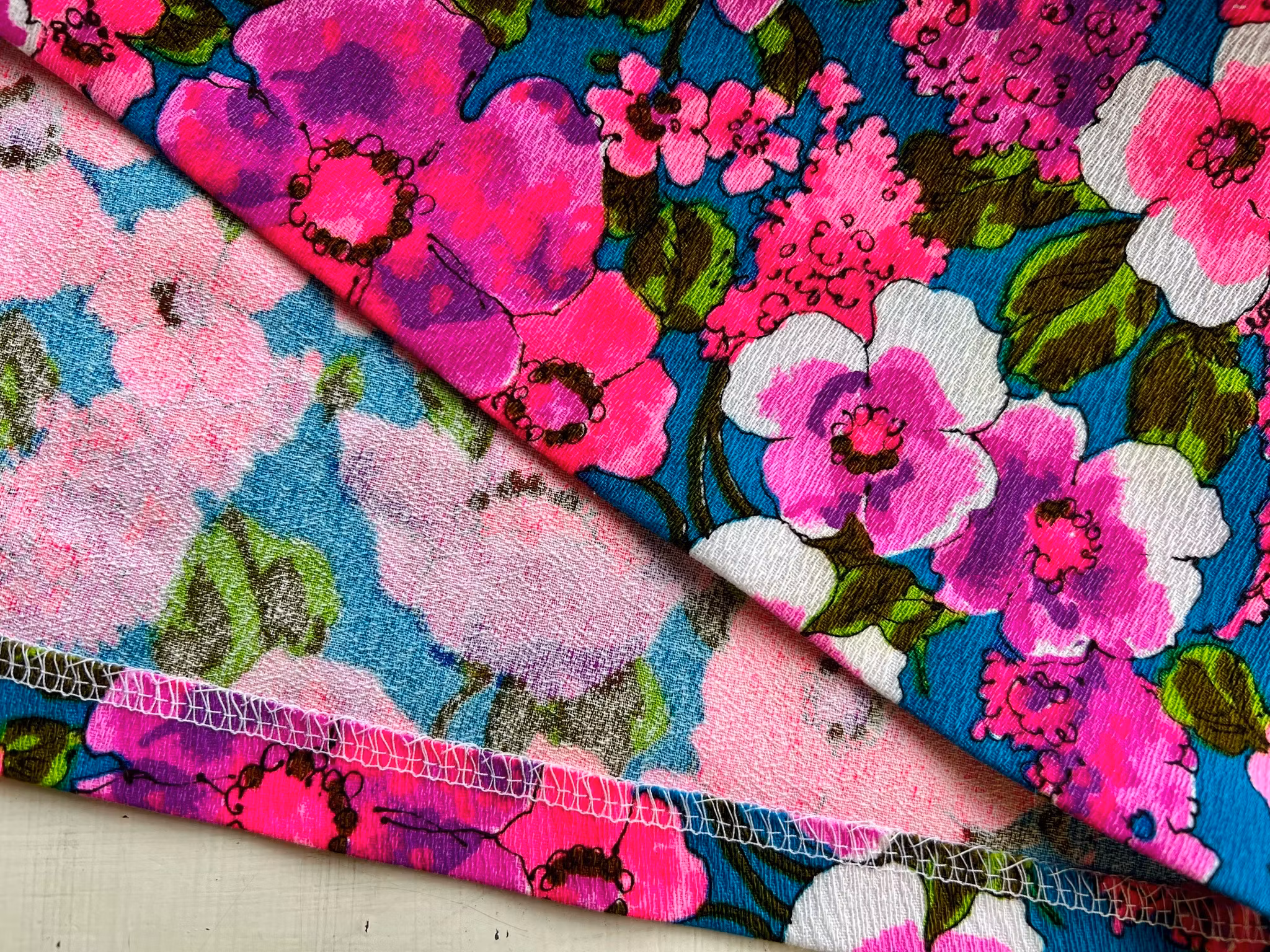 Modell Linda - neon flowers
