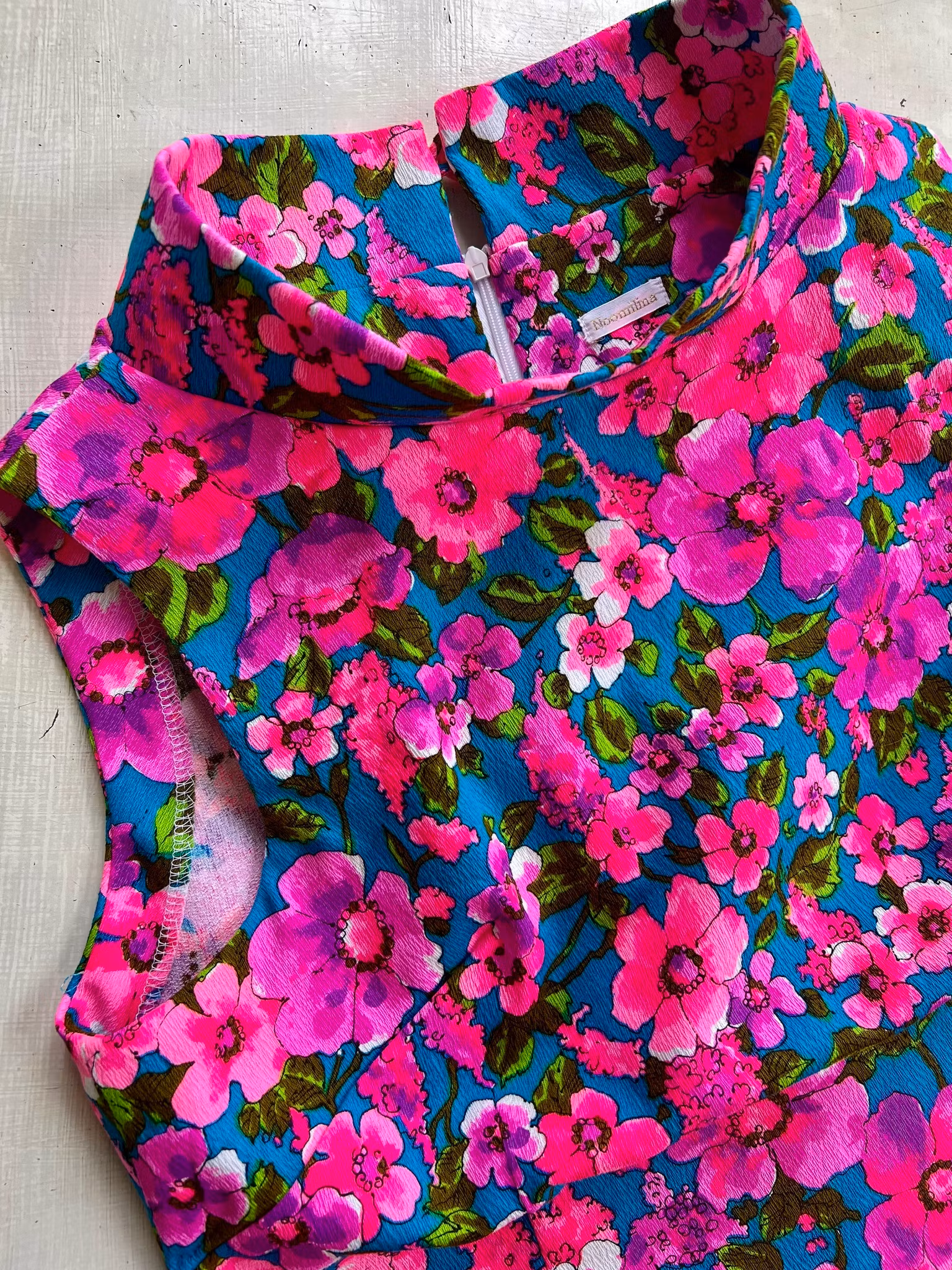 Modell Linda - neon flowers