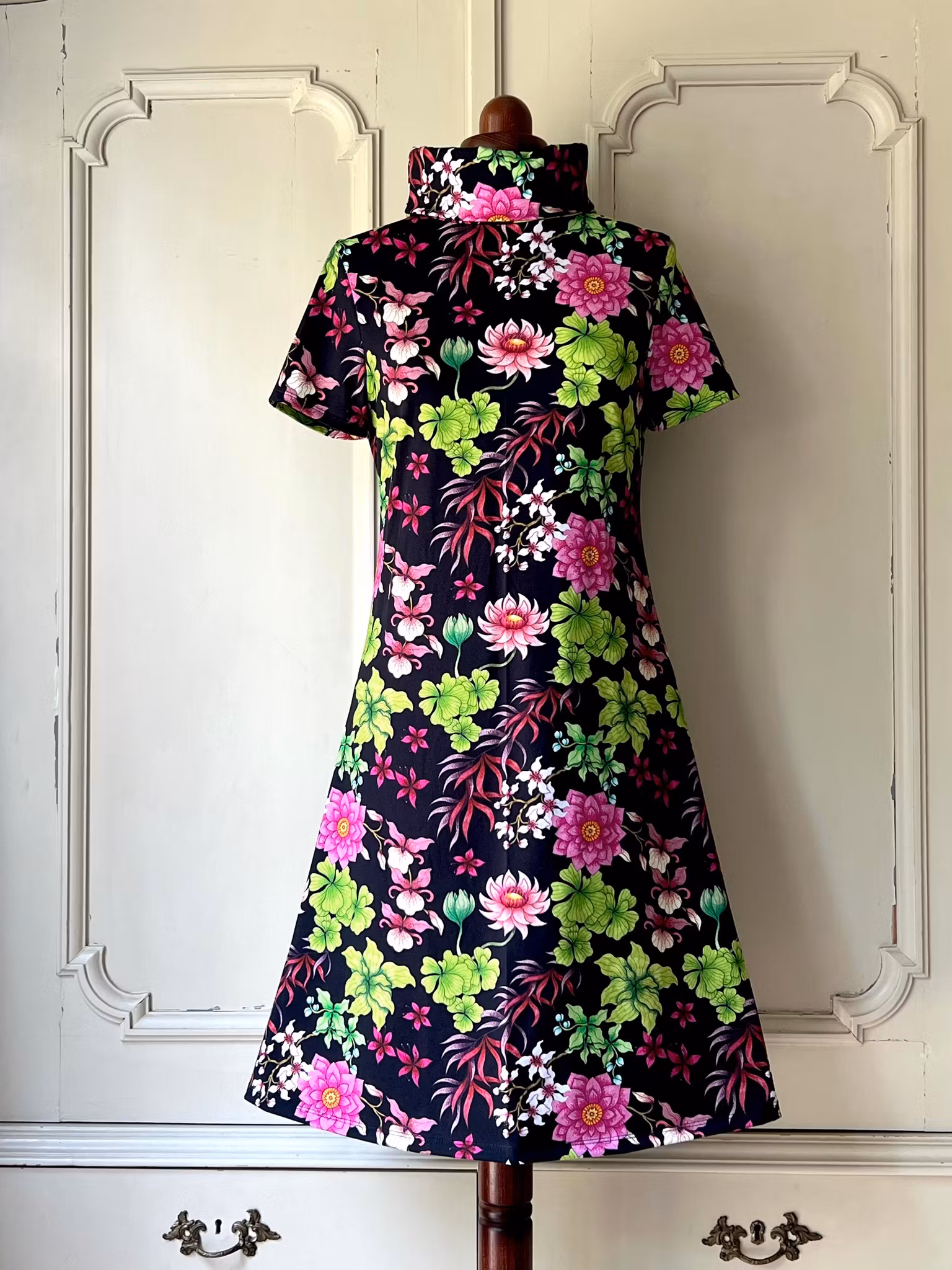 Modell Ingrid - asian flowers