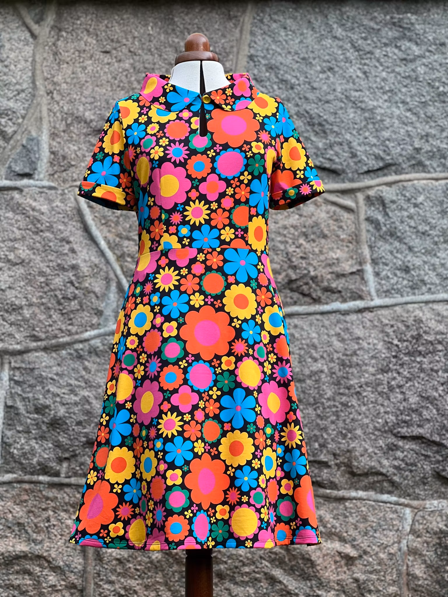Modell Mirjam - popping flowers