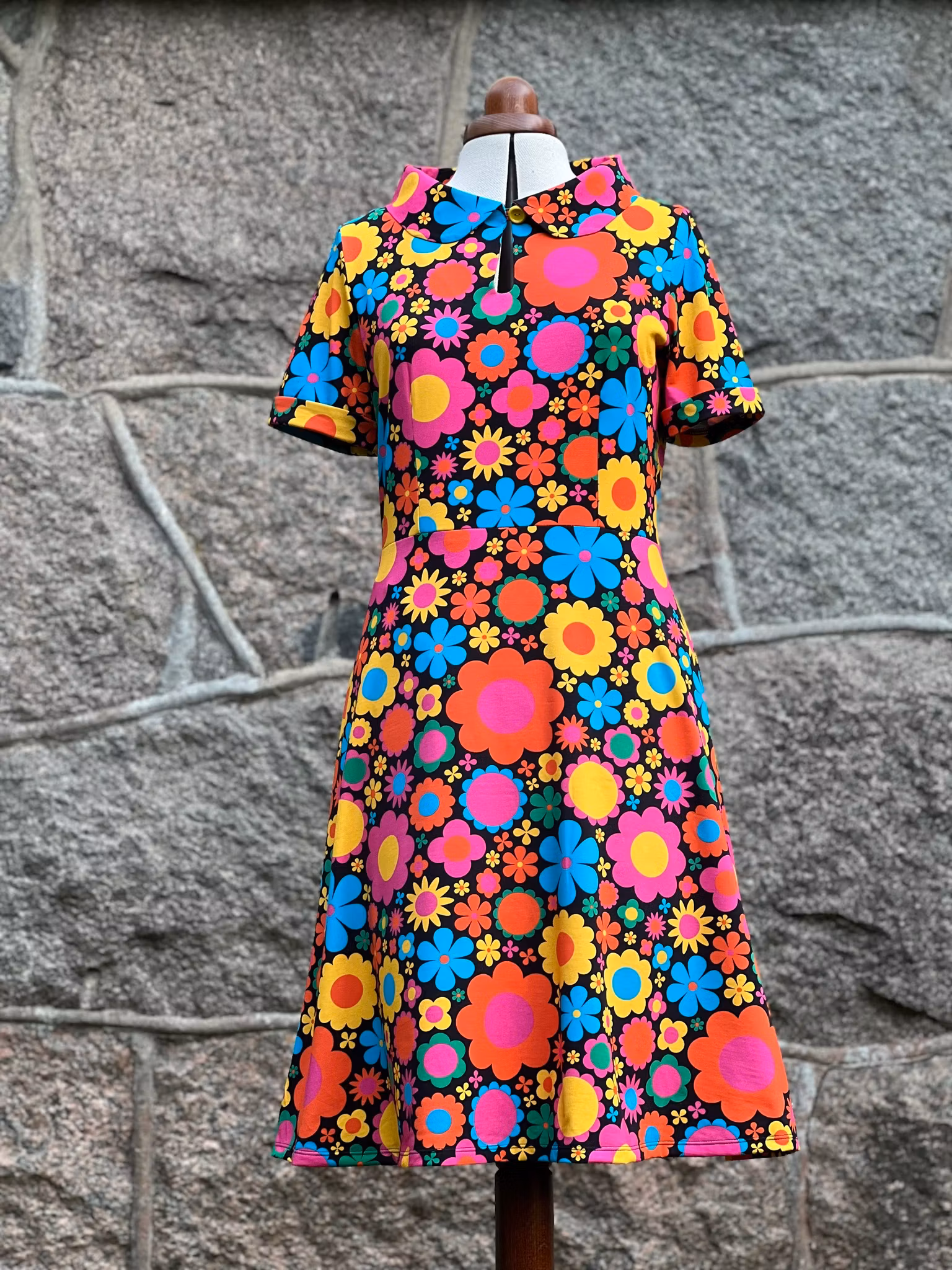Modell Mirjam - popping flowers