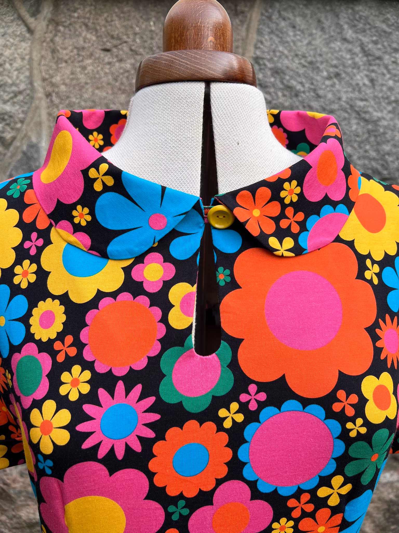 Modell Mirjam - popping flowers