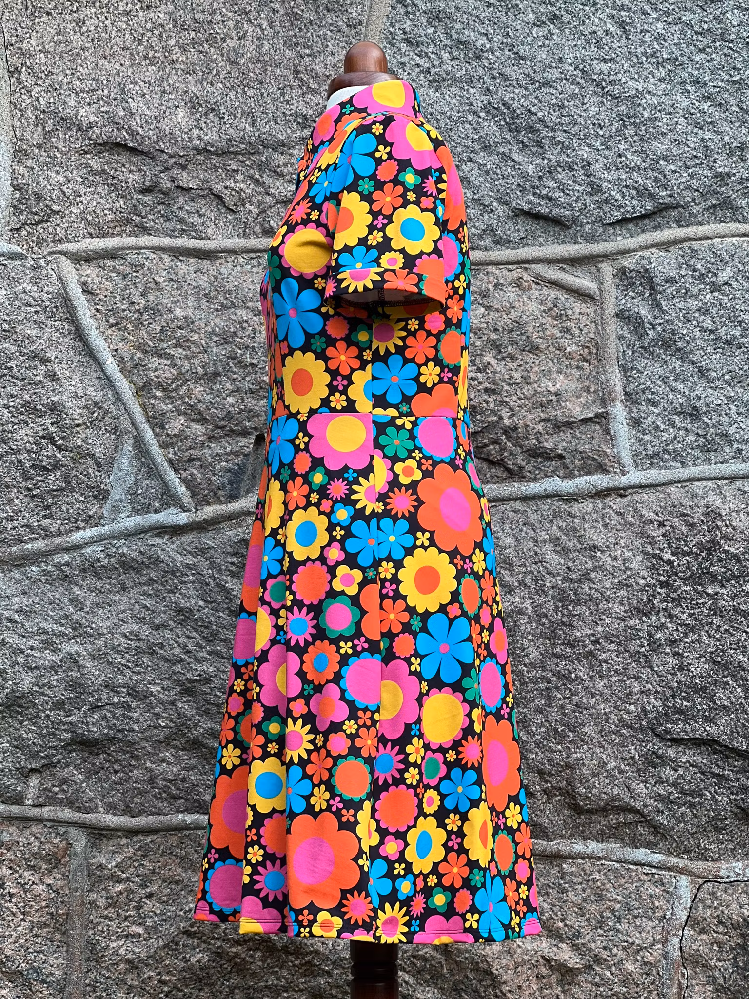 Modell Mirjam - popping flowers