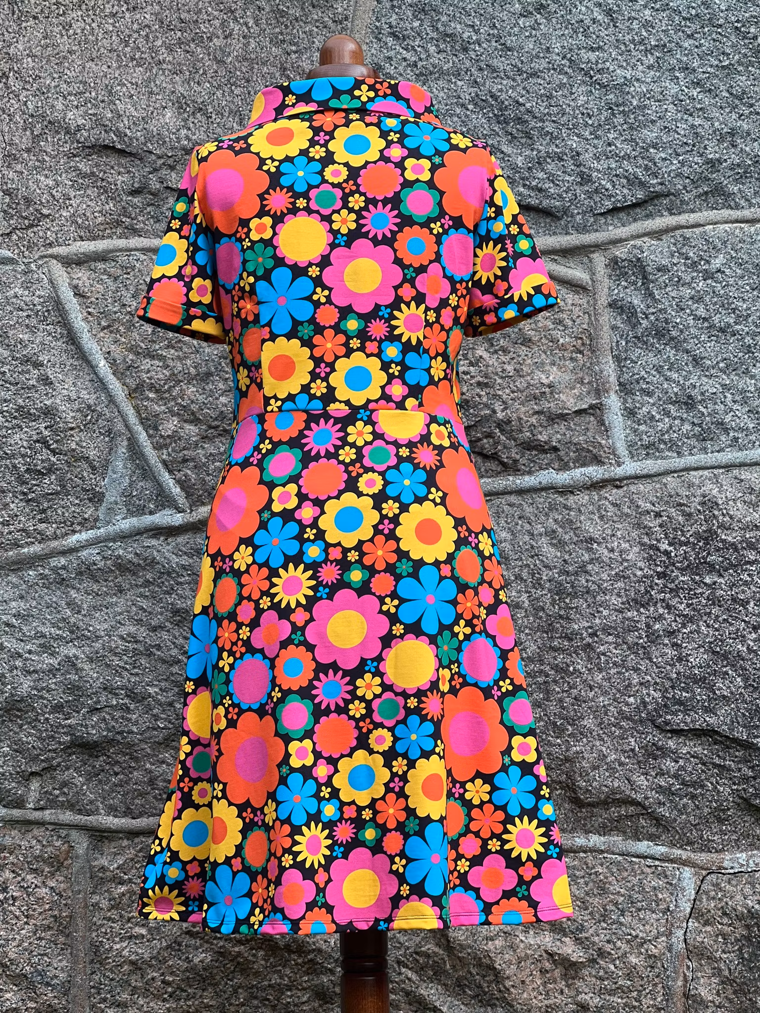 Modell Mirjam - popping flowers