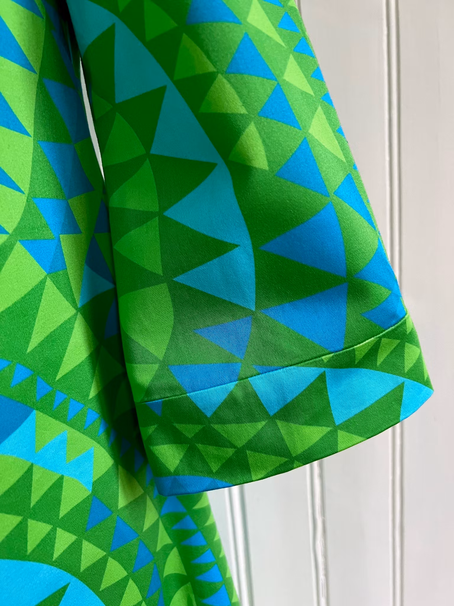 Queen in blue and green