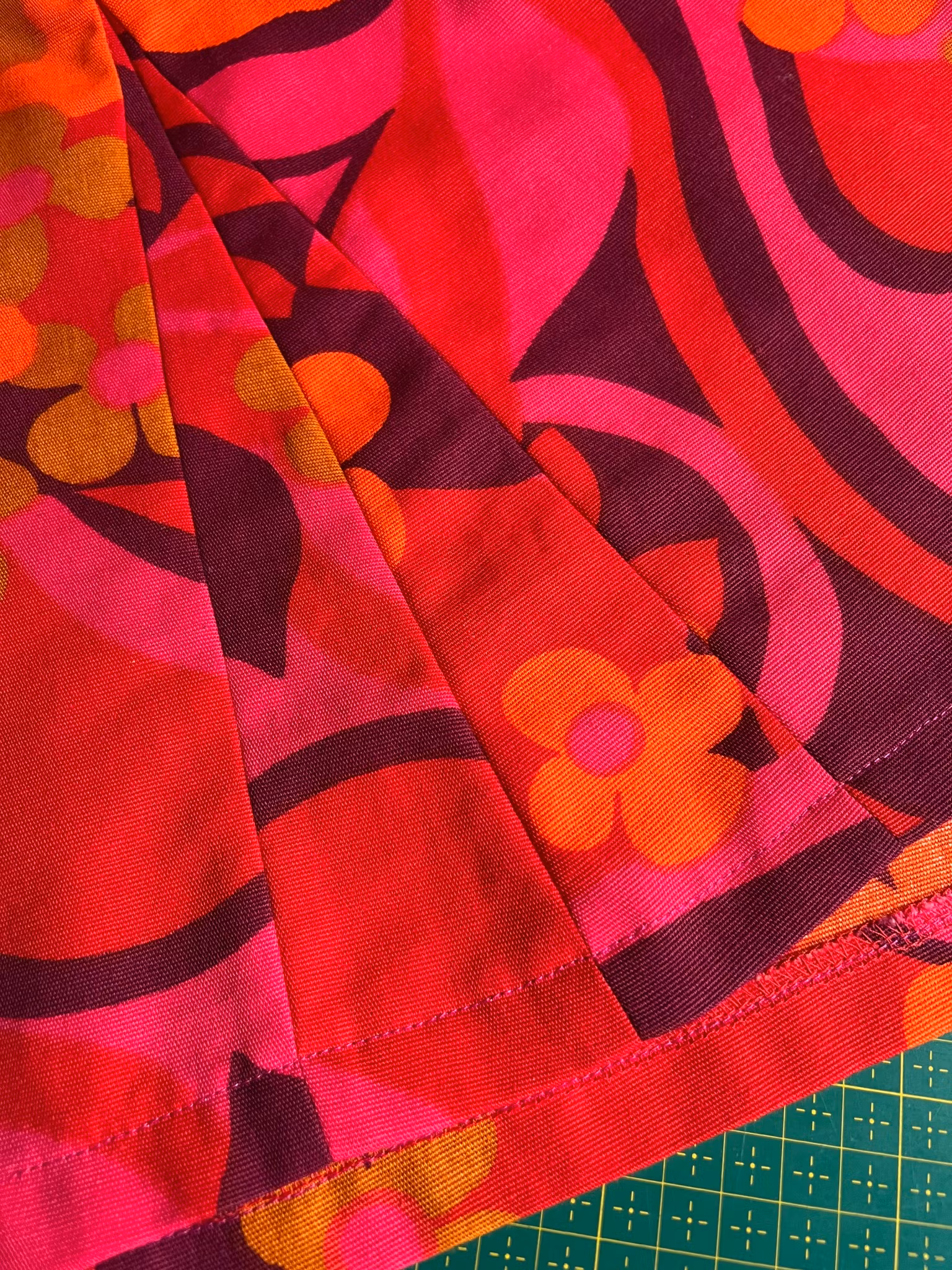 Modell Monica - tropical red