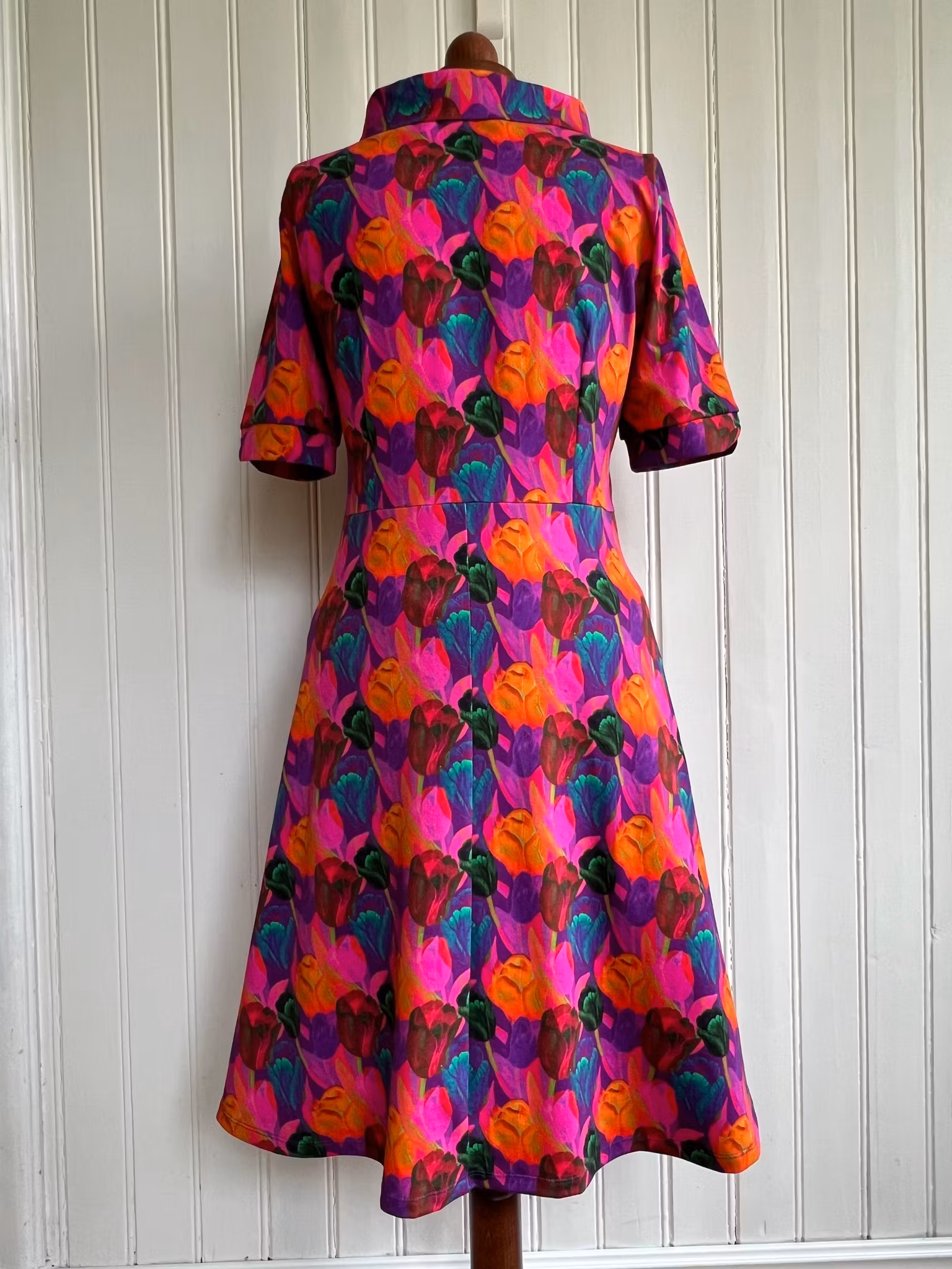 Modell Britt - bright tulips