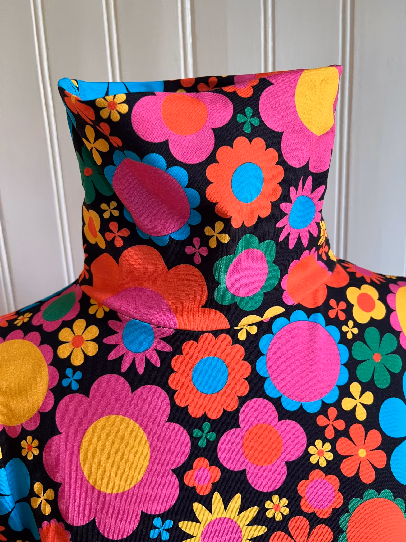 Modell Ingrid - popping flowers