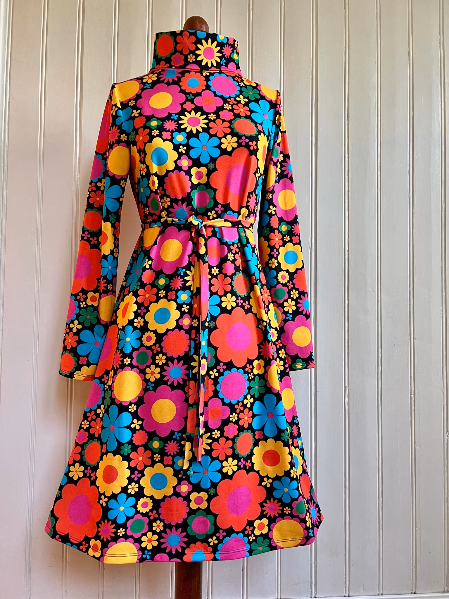 Modell Ingrid - popping flowers