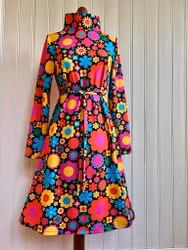 Modell Ingrid - popping flowers