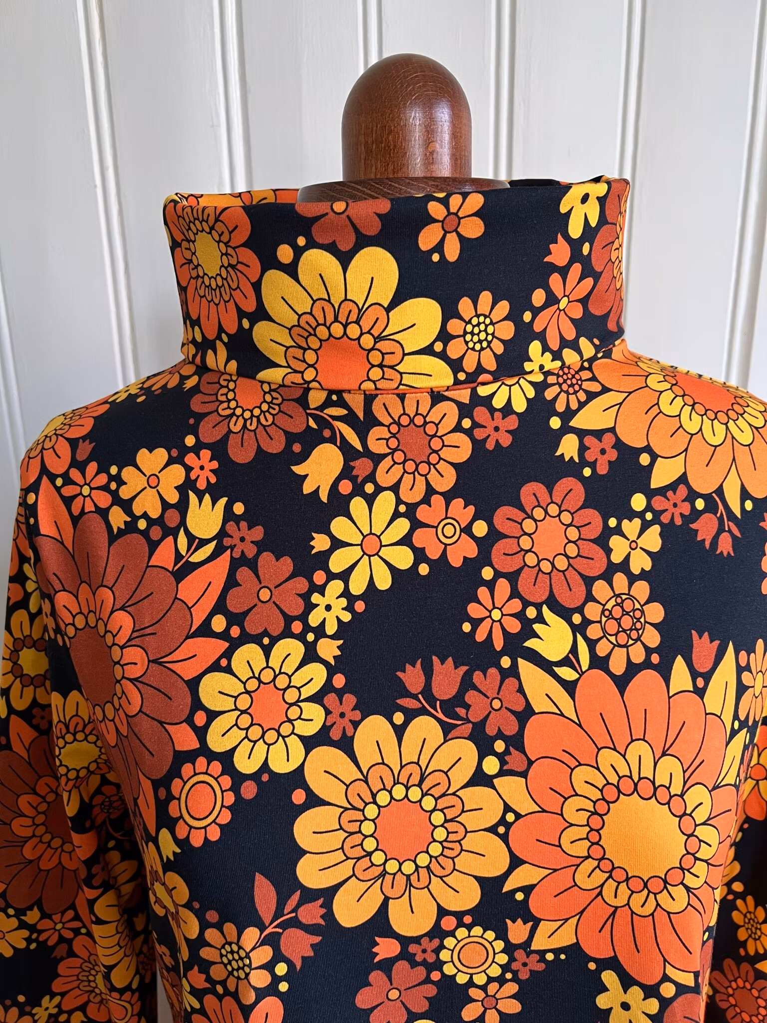 Modell Ingrid -  golden blossom