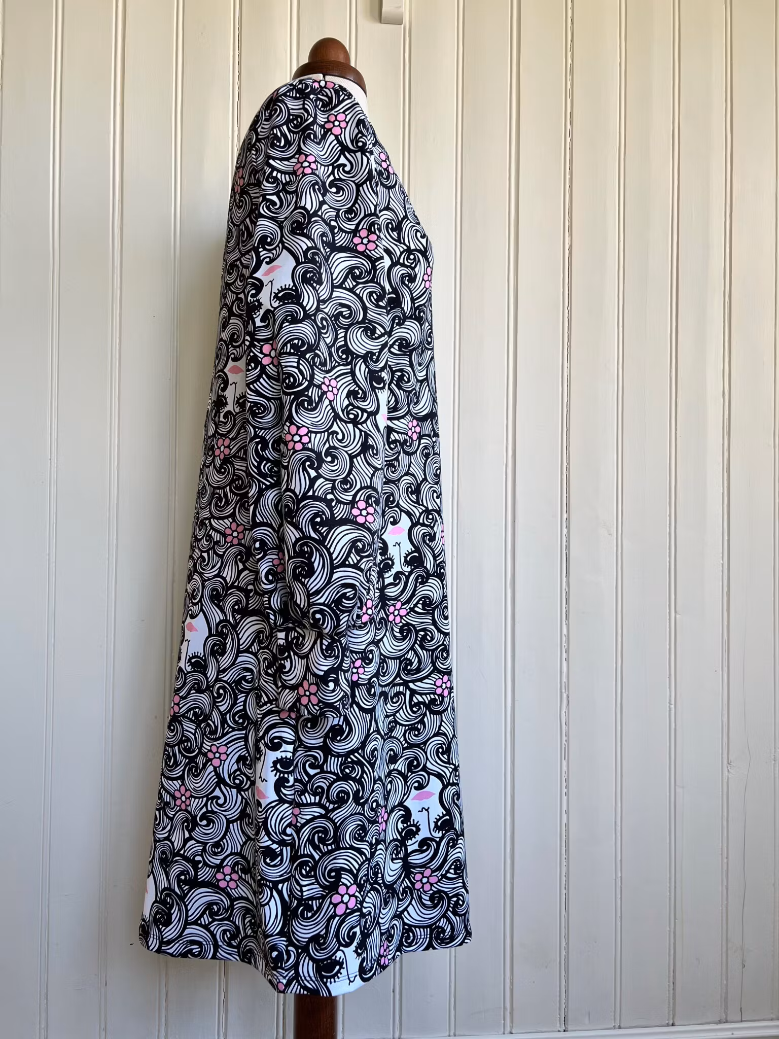 The curly sixties girl