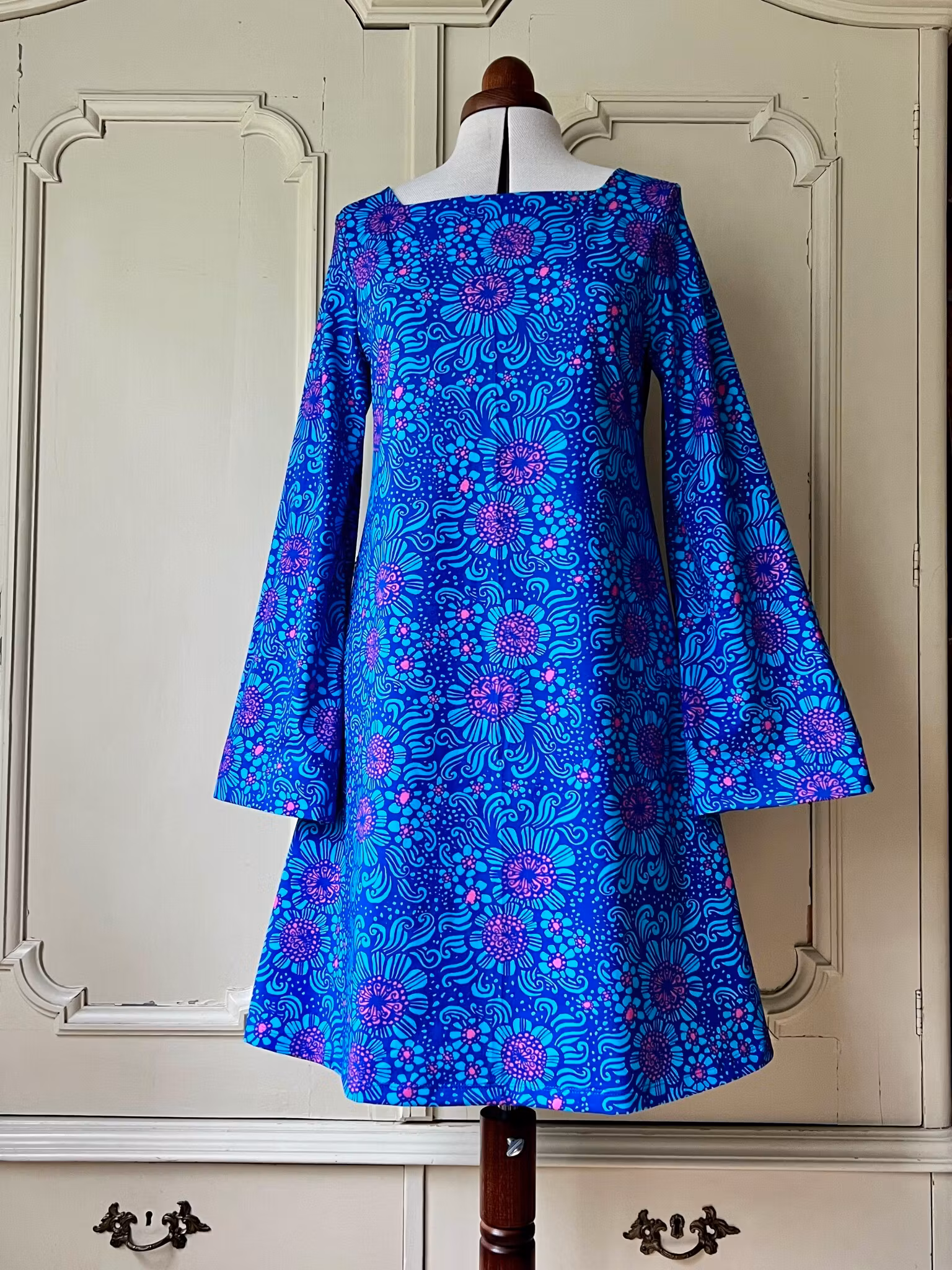 Modell Viola - swirly blue