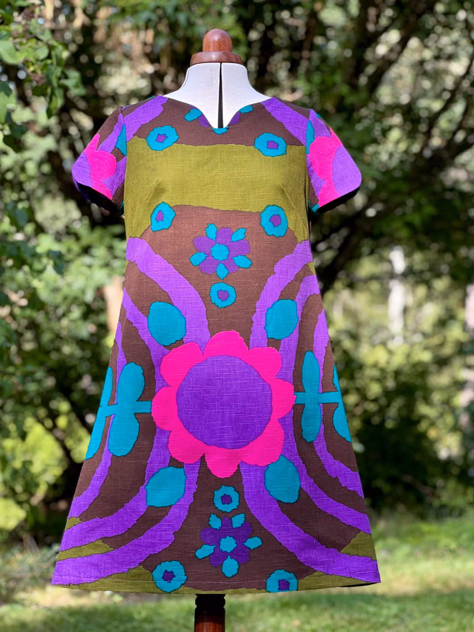 Modell Signe - bright flower