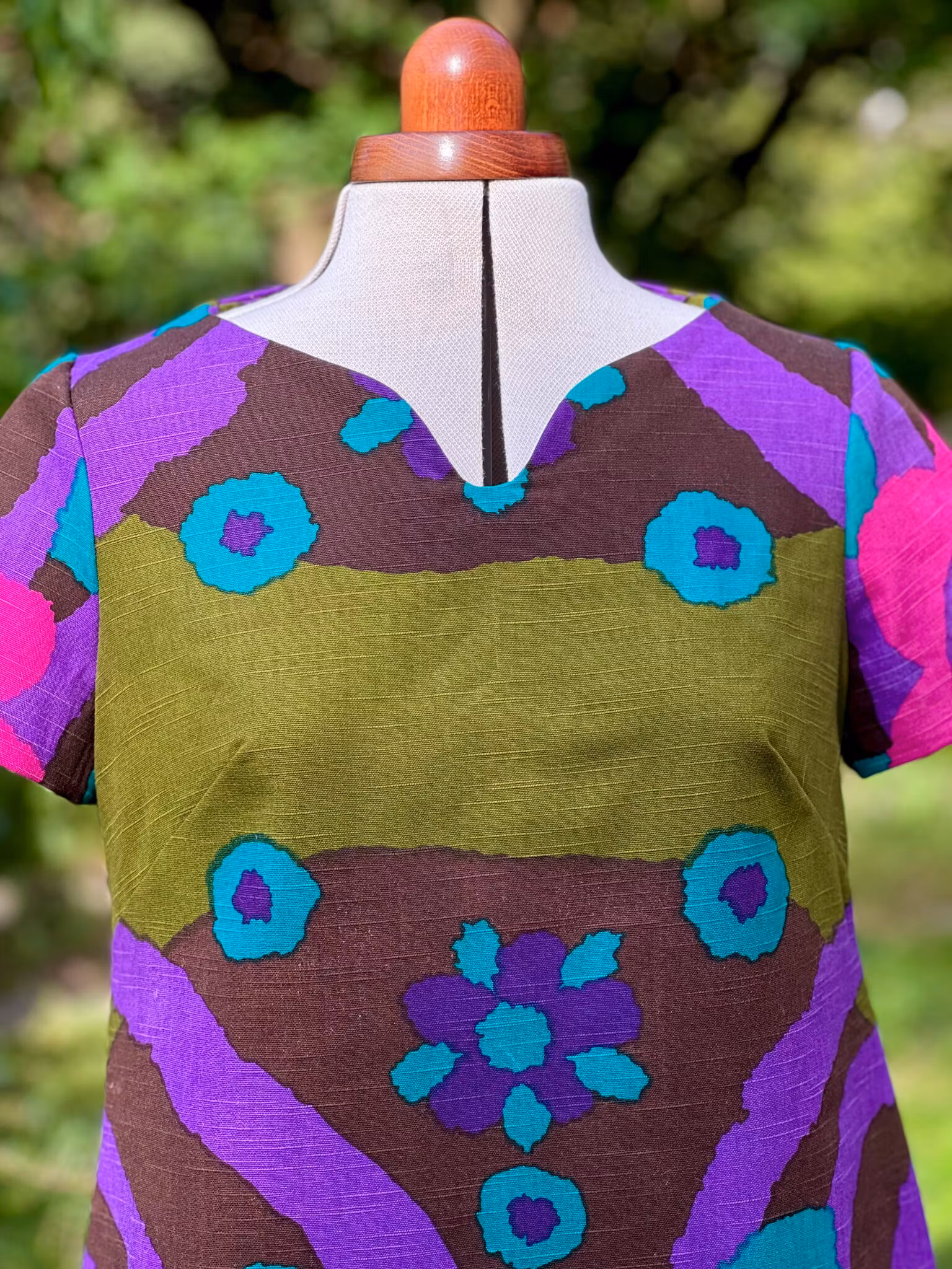 Modell Signe - bright flower