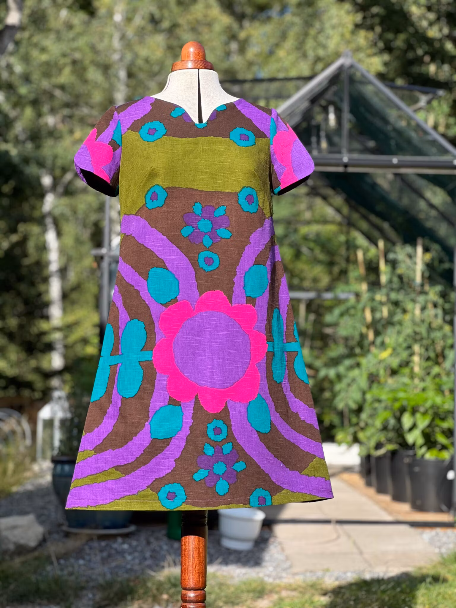 Modell Signe - bright flower
