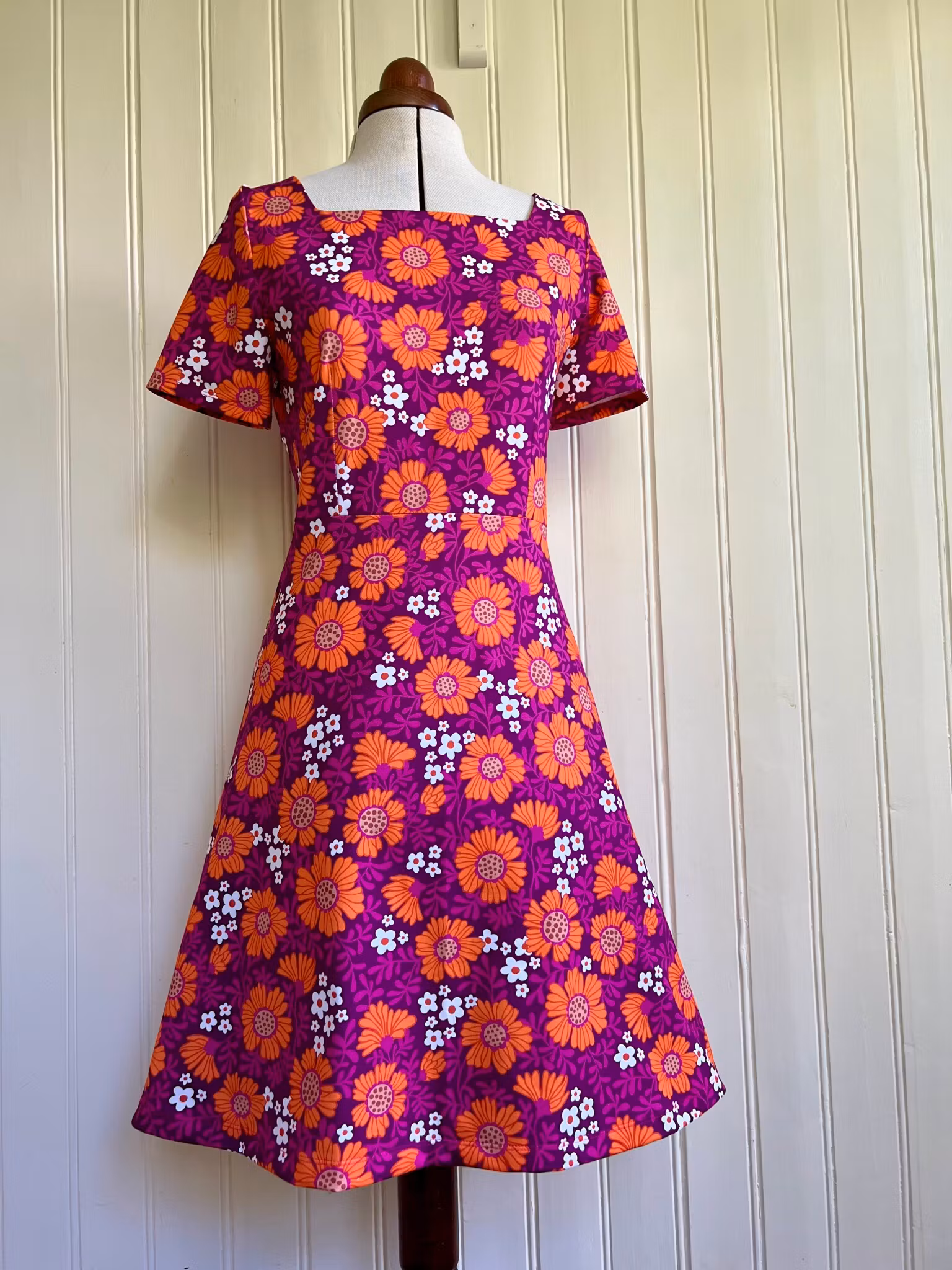 Modell Viola - flower dots