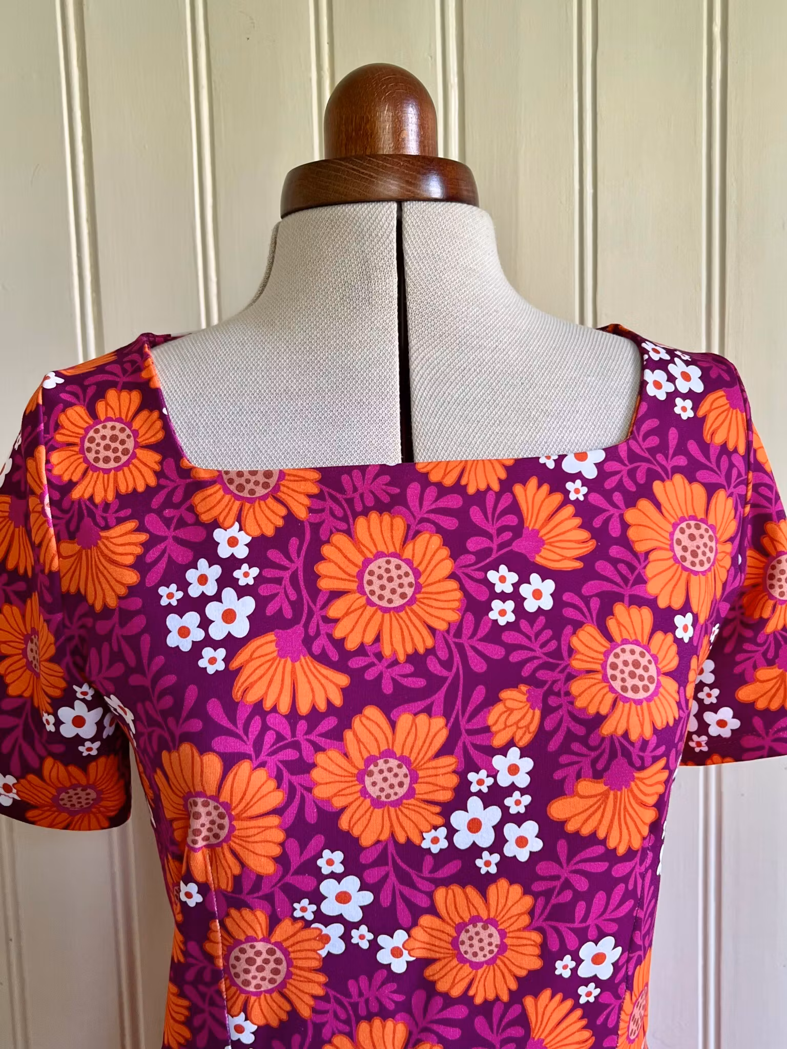 Modell Viola - flower dots