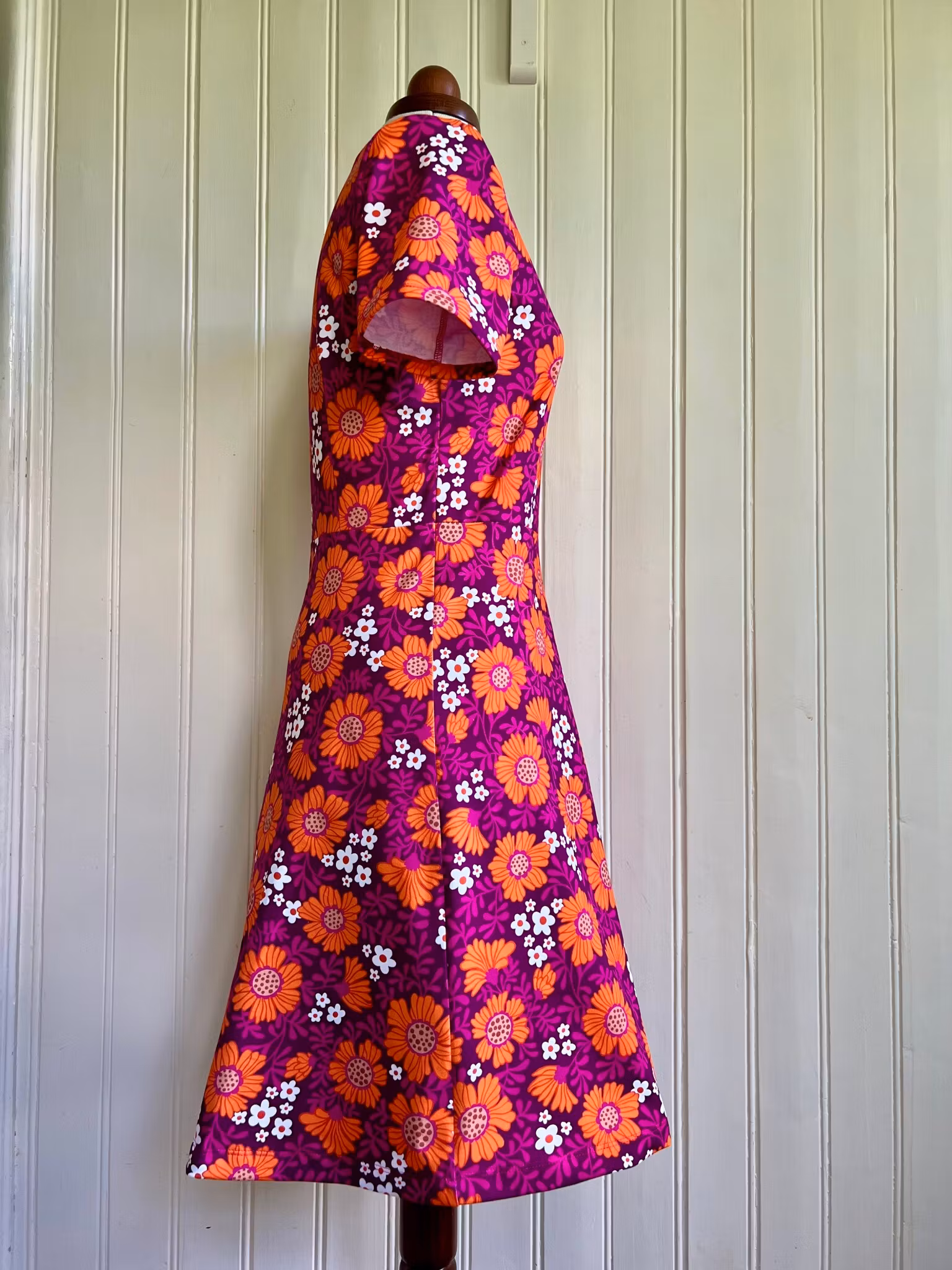 Modell Viola - flower dots