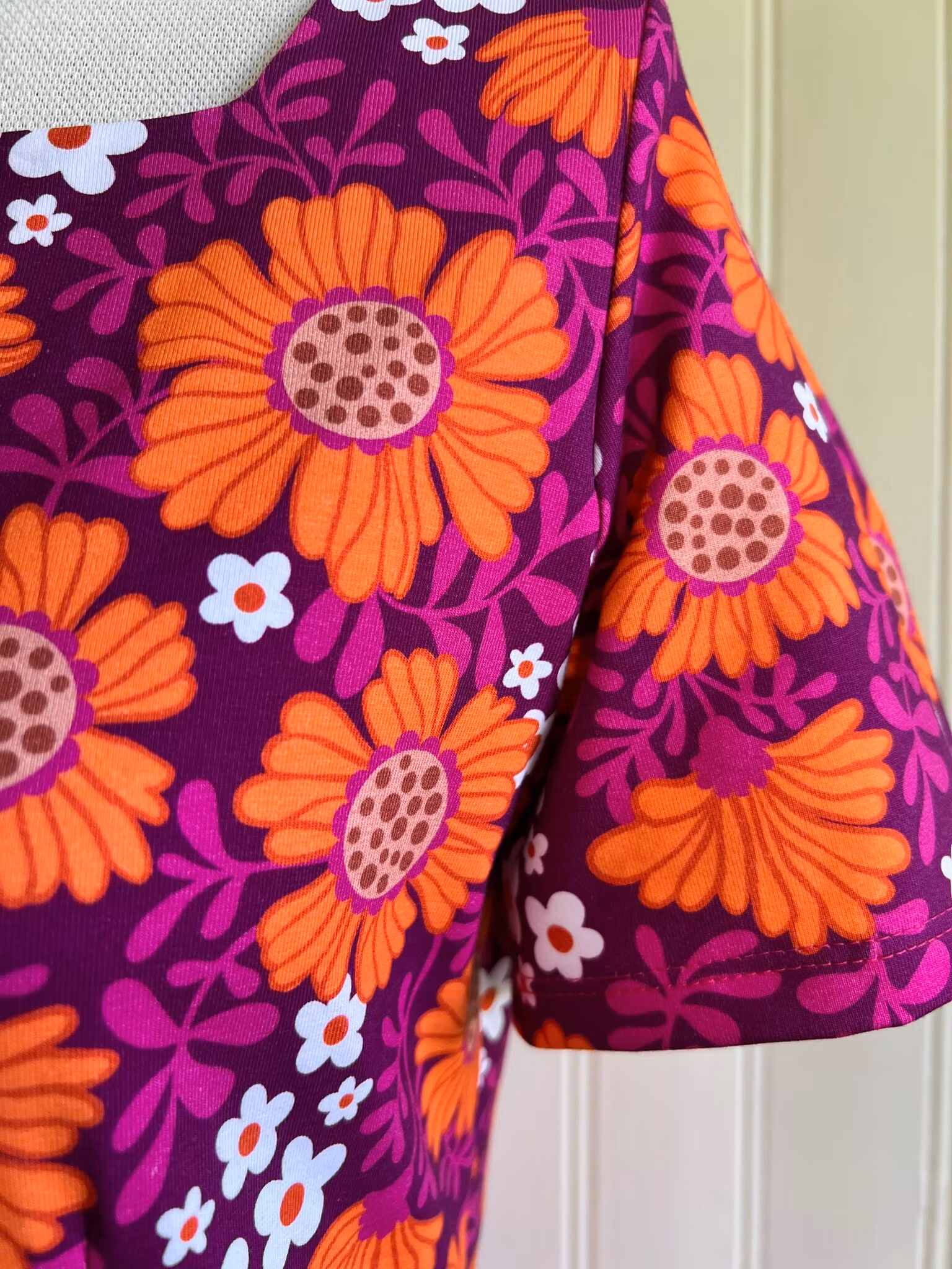 Modell Viola - flower dots