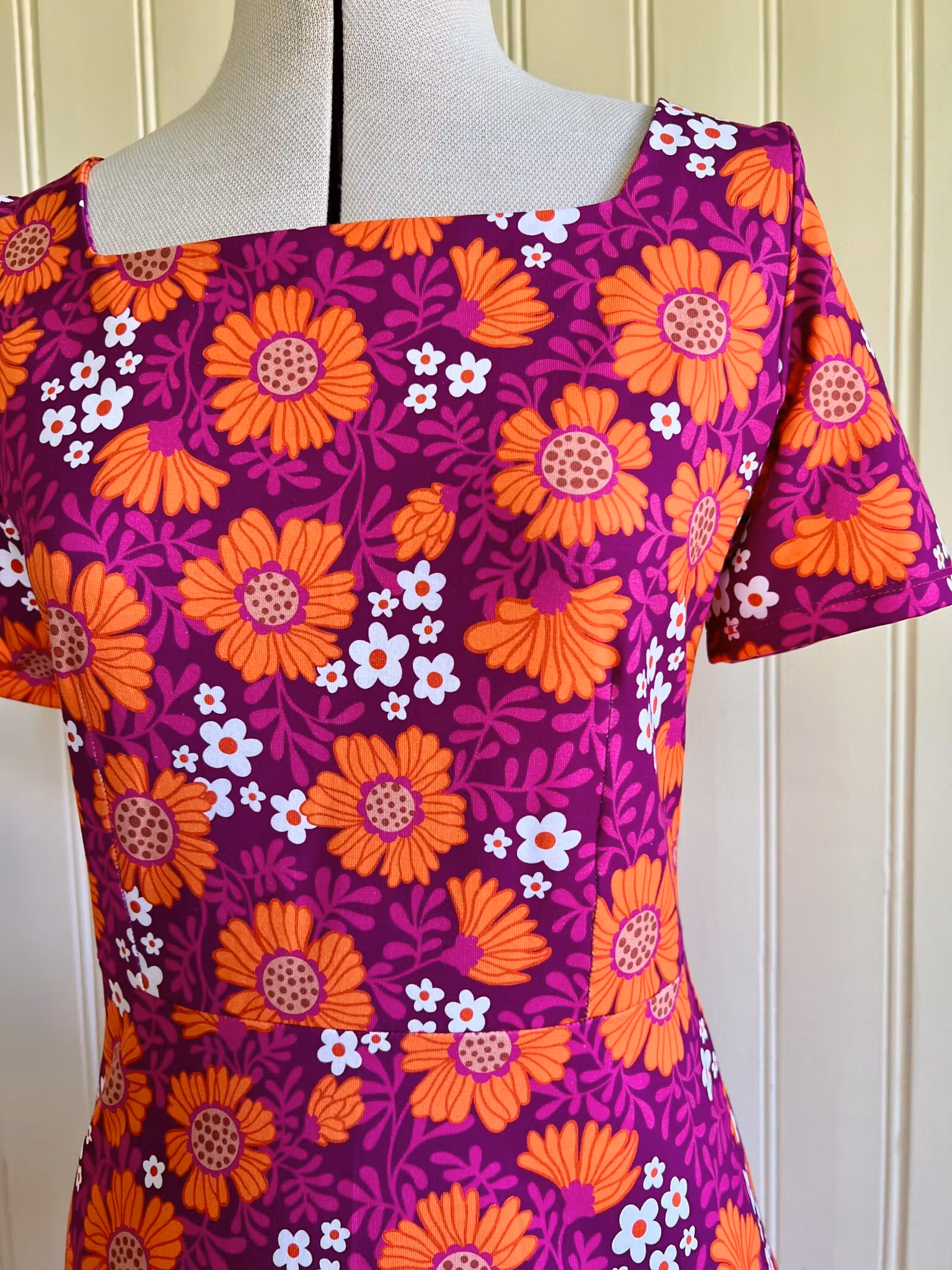 Modell Viola - flower dots