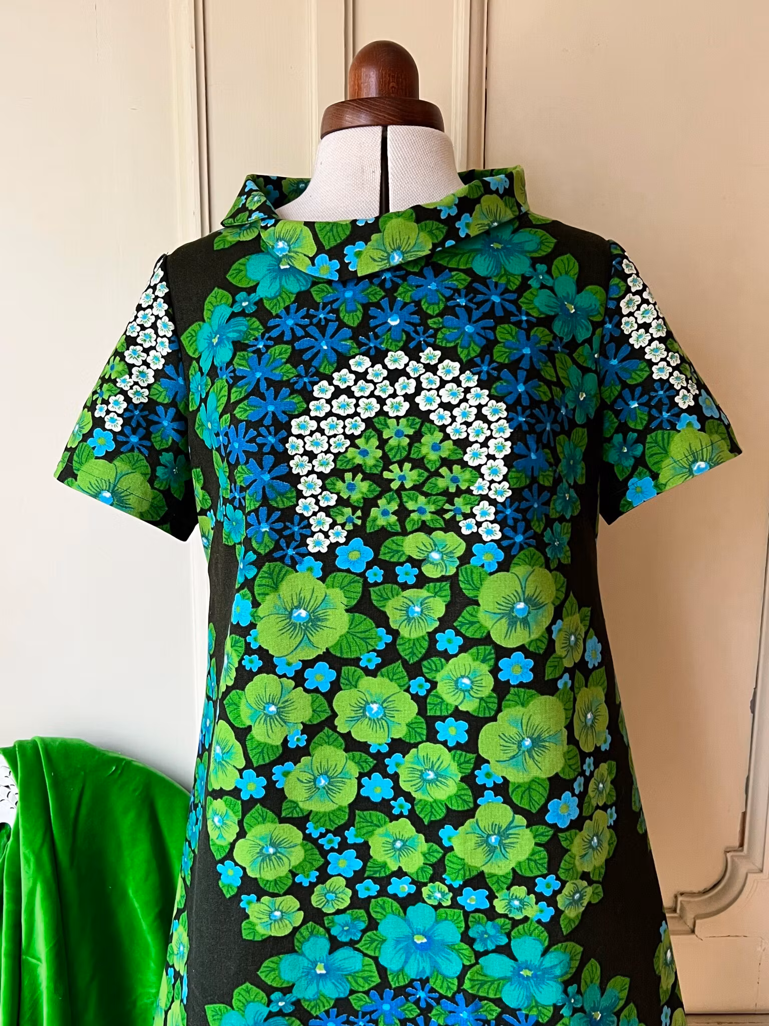 Modell Britt - circle of green