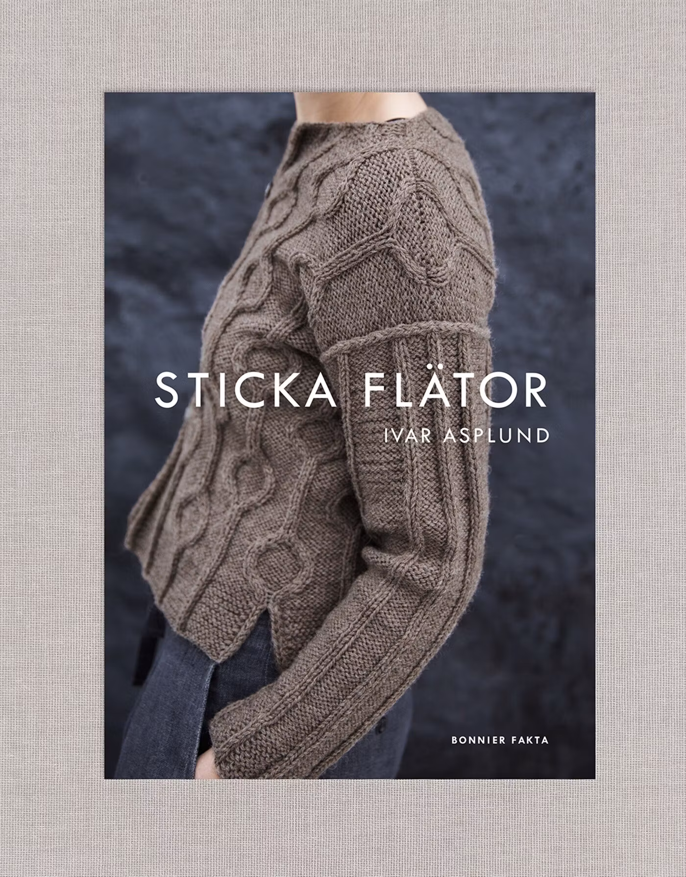 Sticka flätor - finns i Rutströms bokhandel