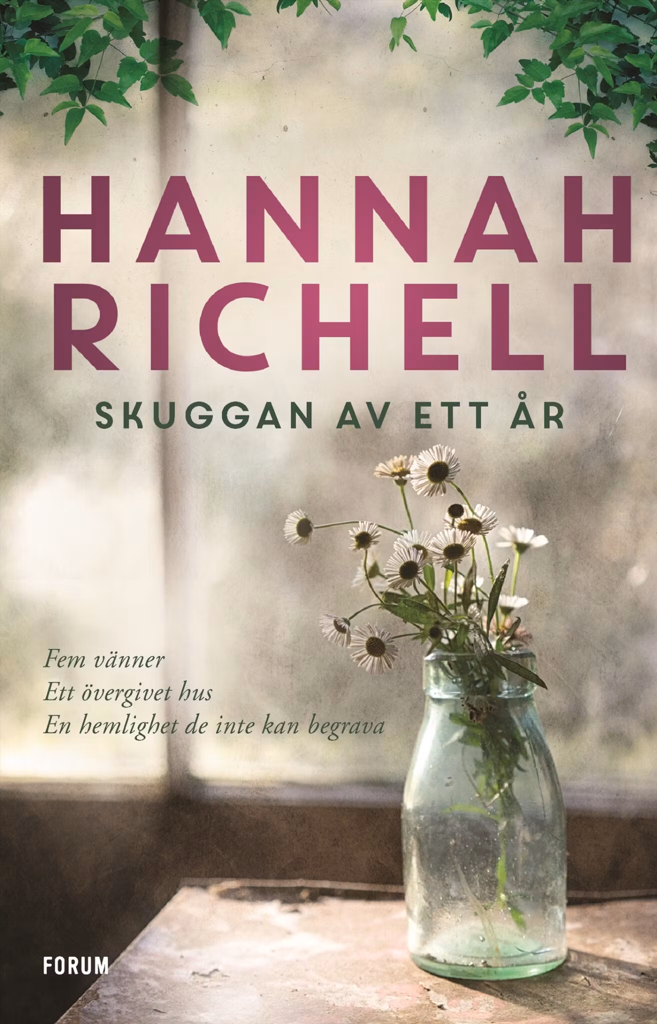 Skuggan av ett år - finns i Rutströms bokhandel