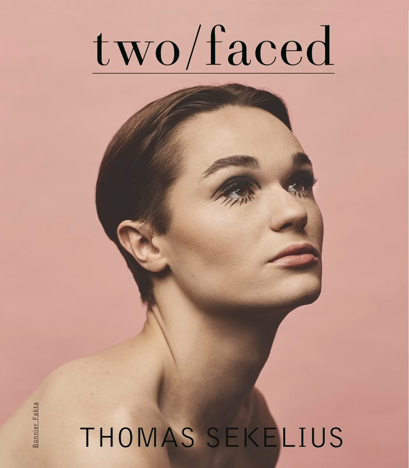 Two faced - finns i Rutströms bokhandel