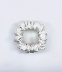 Satin scrunchie - White Pearl