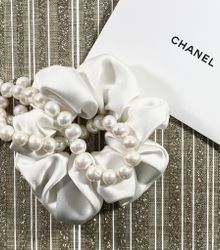 Satin scrunchie - White Pearl