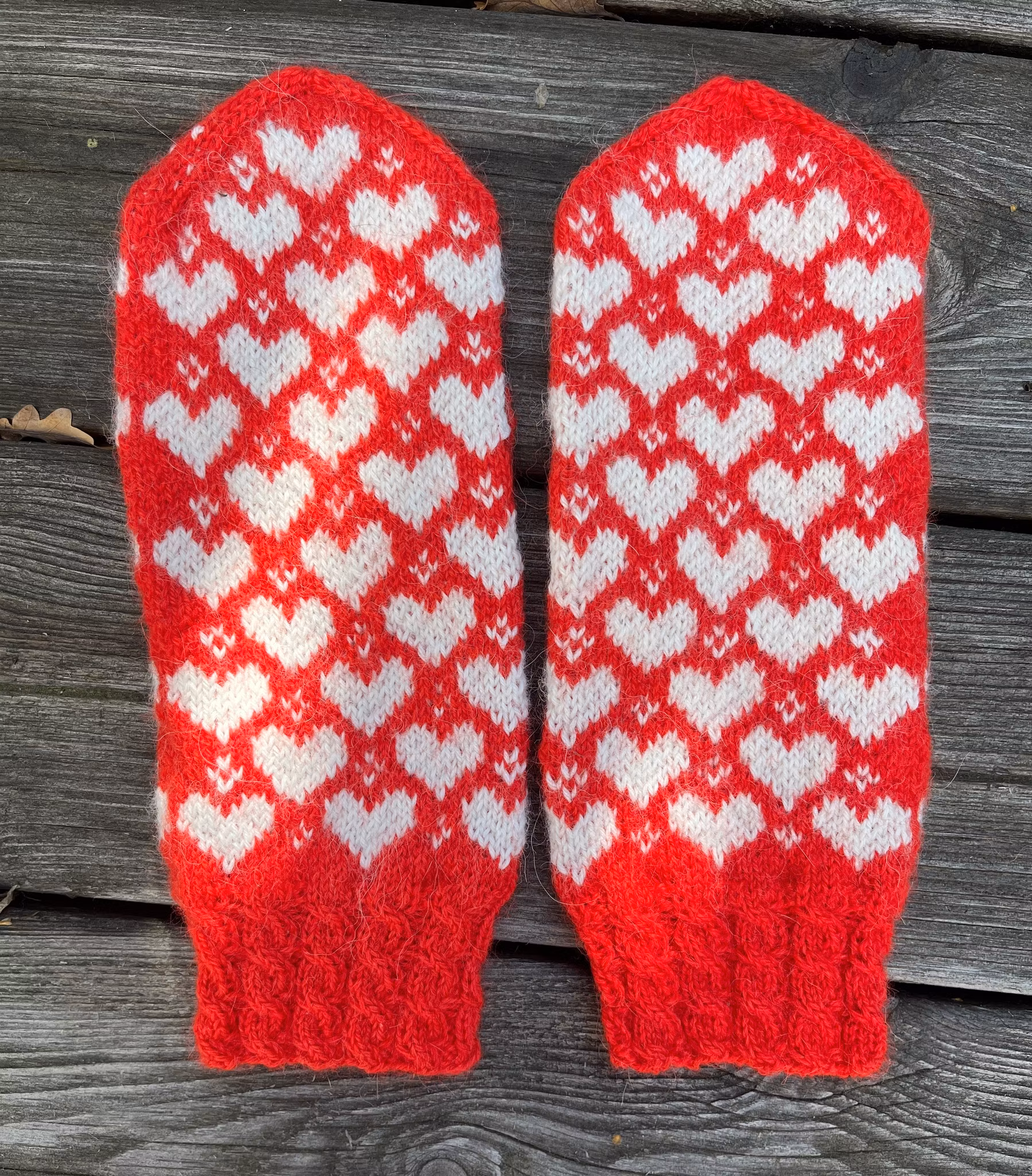 All you need is love, varmröda med vita hjärtan